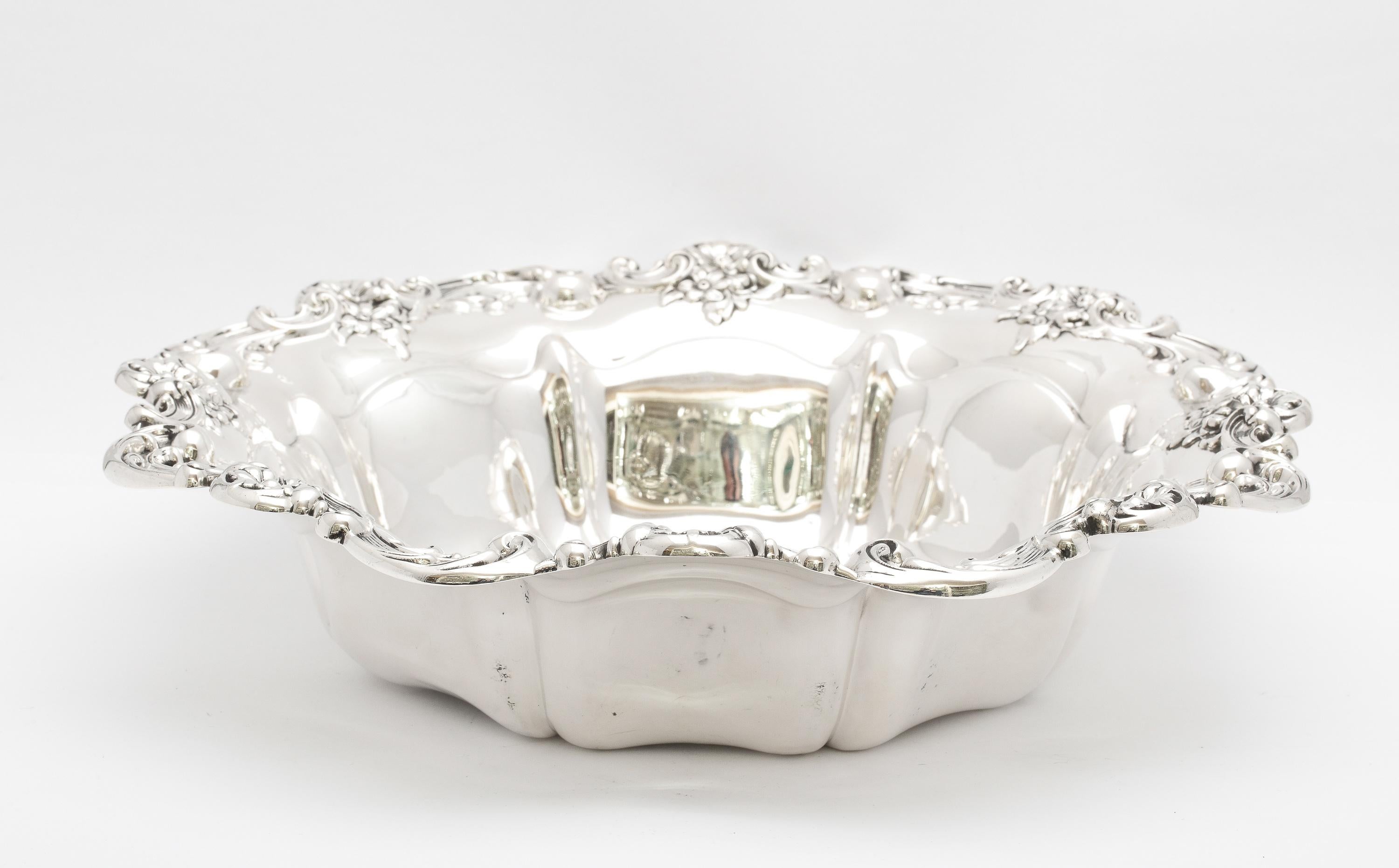 Beautiful Victorian-Style Sterling Silver Centerpiece Bowl By Gorham In Good Condition For Sale In New York, NY