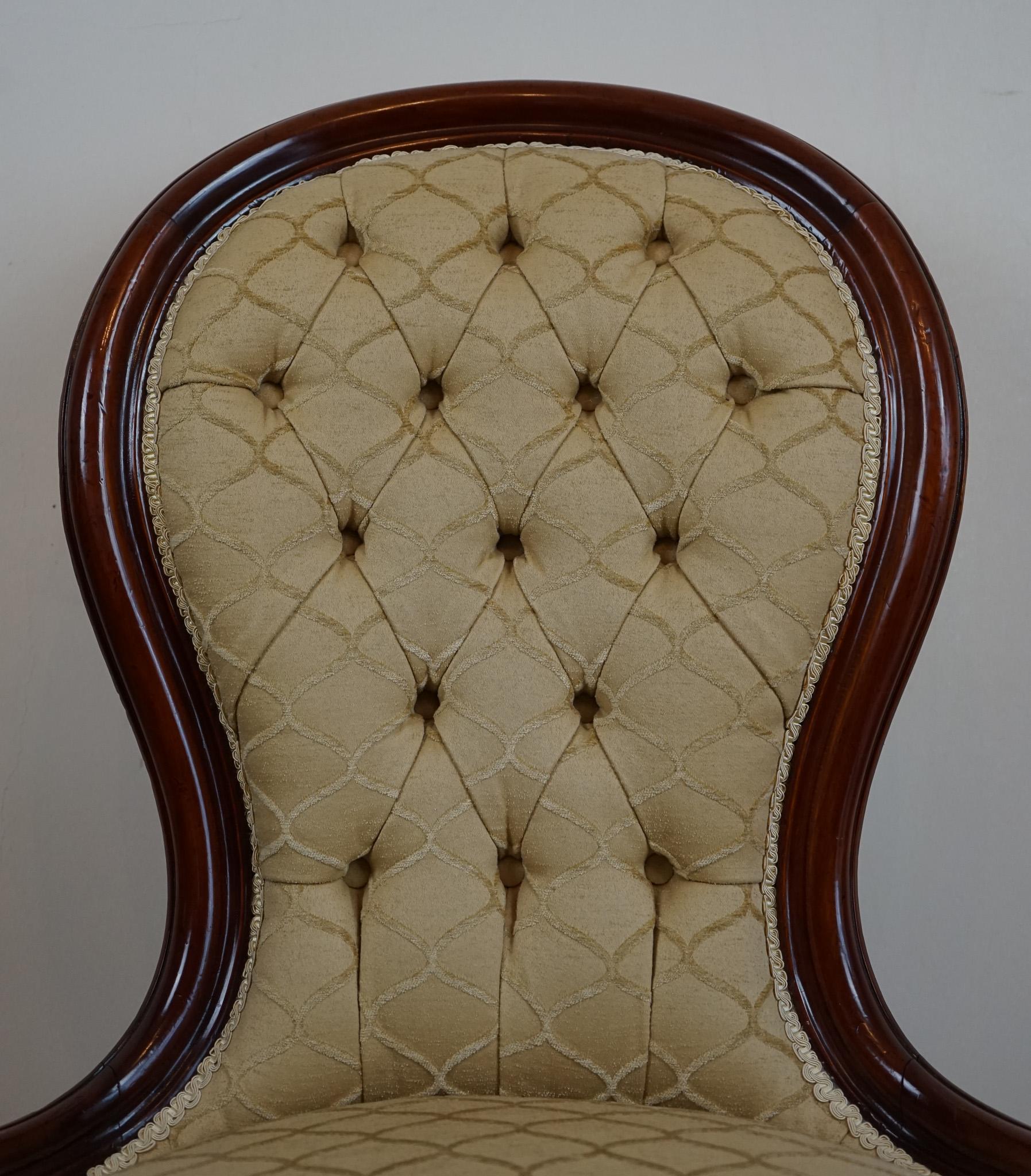 Beautiful Victorian Walnut Showframe Lady’s  Salon Chair For Sale 2