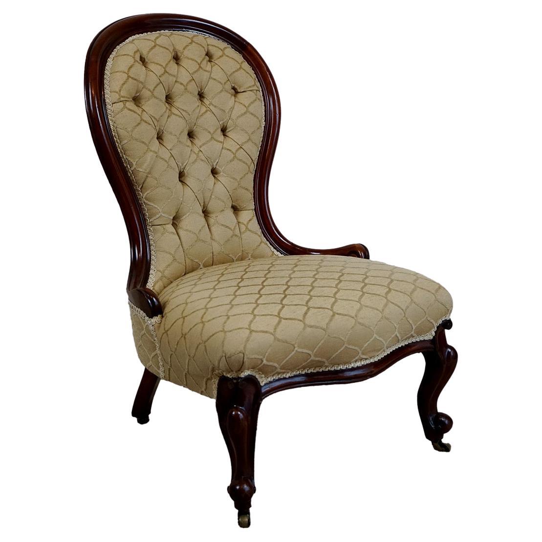 Beautiful Victorian Walnut Showframe Lady’s  Salon Chair