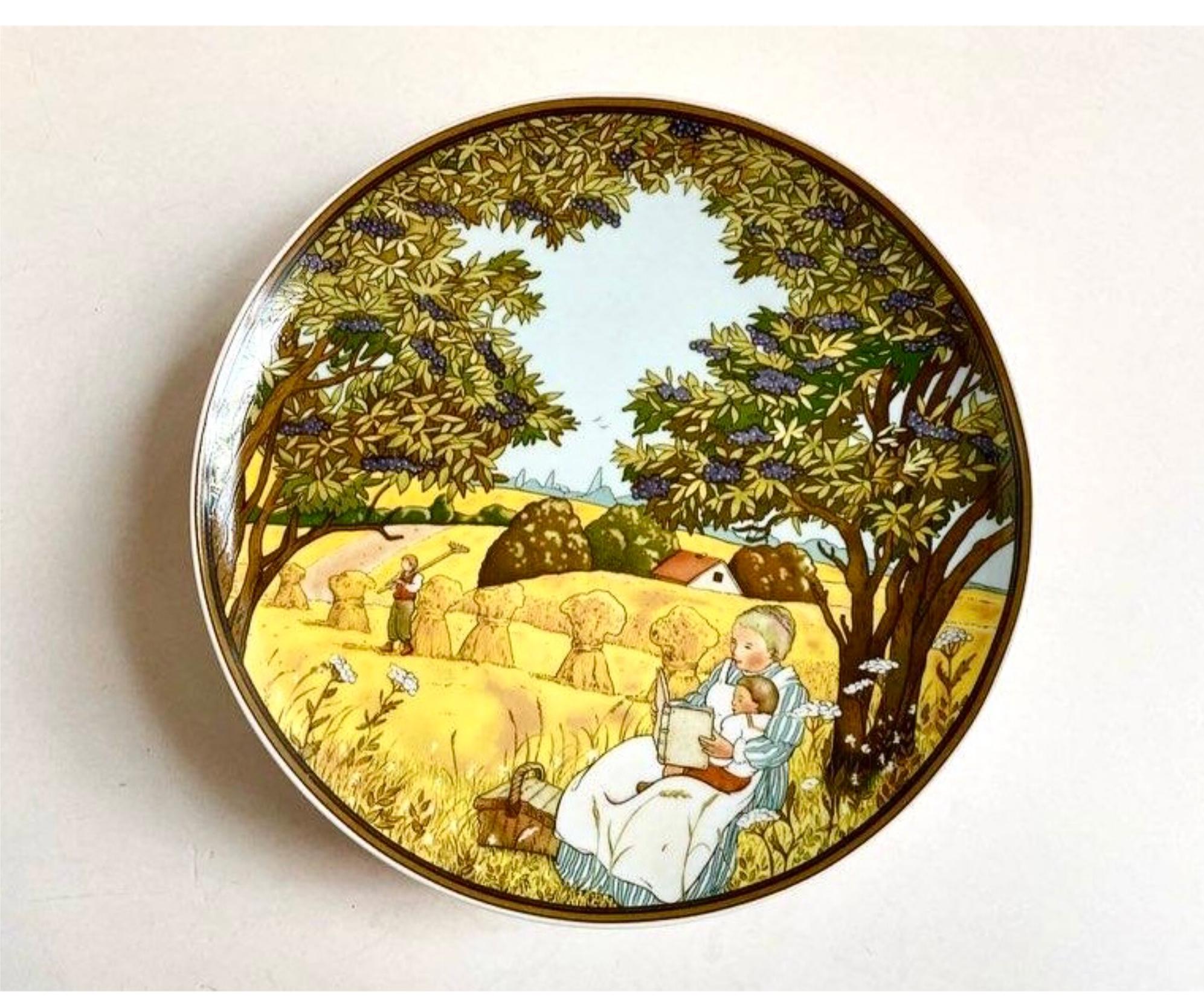 Beautiful Villeroy and Boch Heinrich Decorative Wall Plates “Seasons” 1980s In Excellent Condition In Bastogne, BE