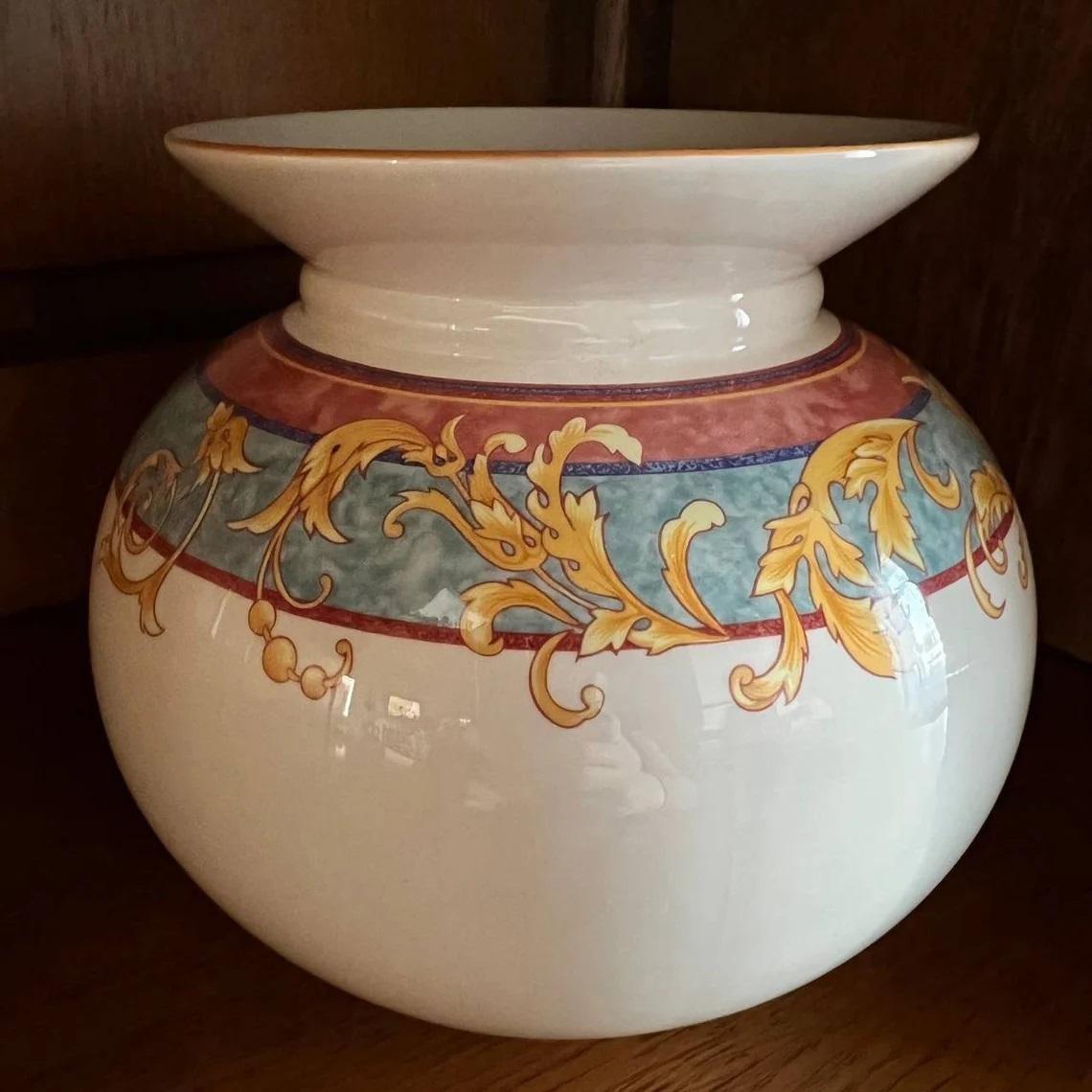 Mid-Century Modern Beautiful Villeroy and Boch Porcelain Vase, Vivaldi Collection