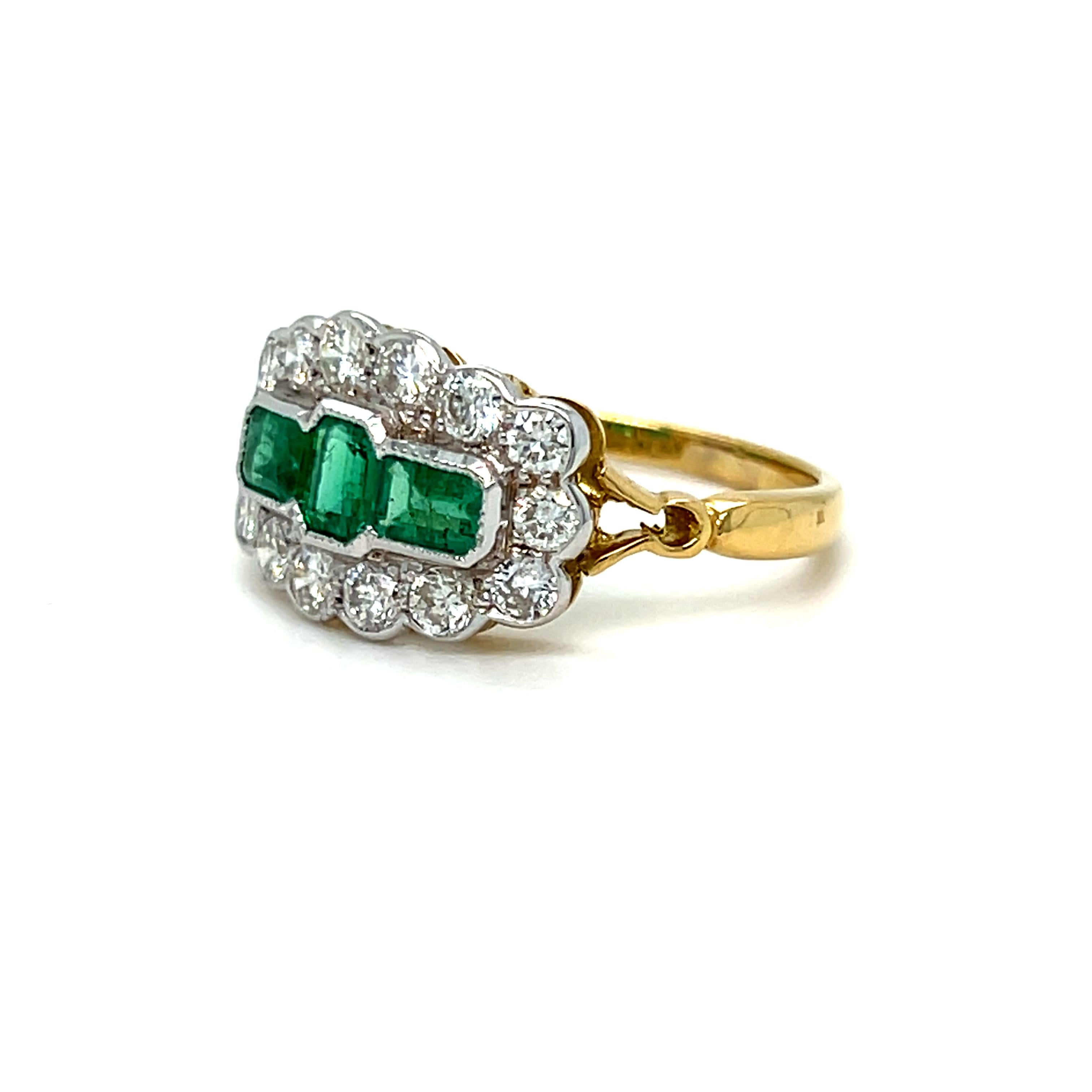 Art Deco Beautiful Vintage 18K Yellow Gold Diamond and Emerald Ring - 1.73ct. For Sale