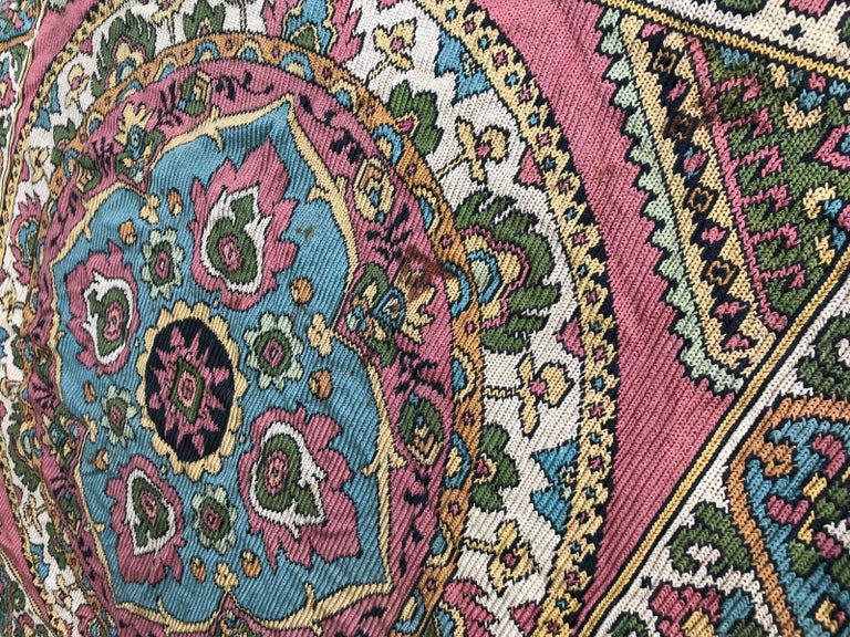Tapis indien rond en laine feutré, brodé fleurs, vintage, cachemire