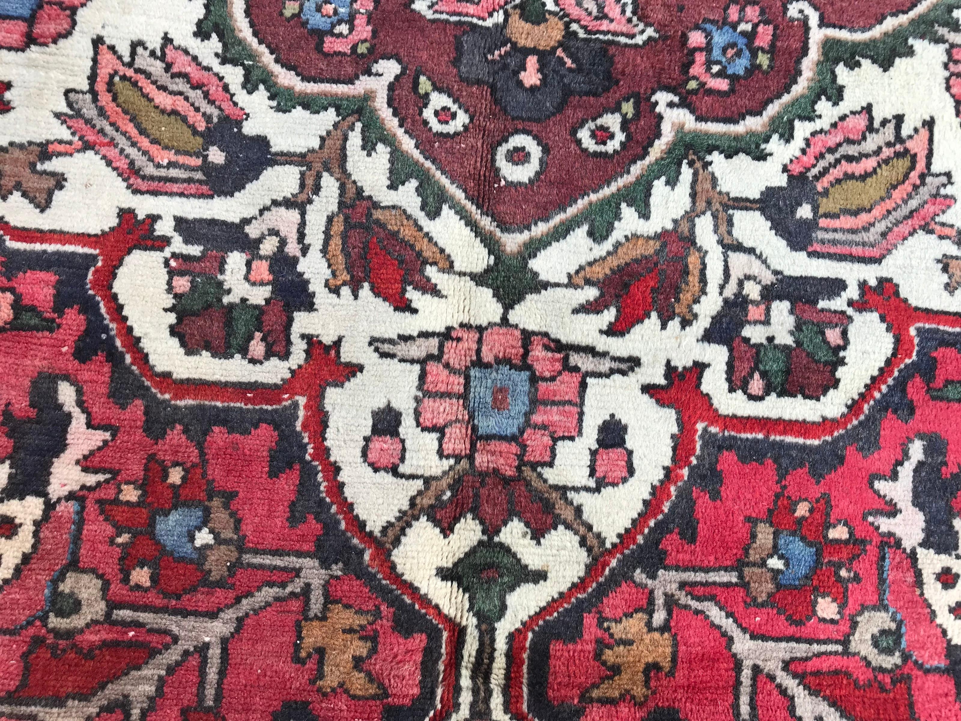 Bellissimo tappeto vintage Bakhtiar annodato a mano in vendita 4