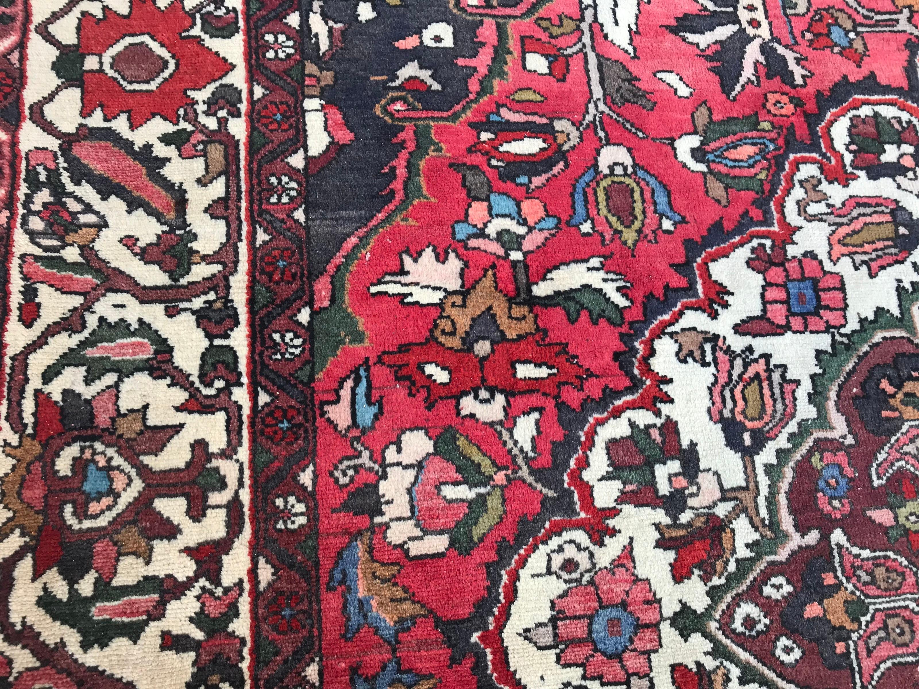 Bellissimo tappeto vintage Bakhtiar annodato a mano in vendita 5