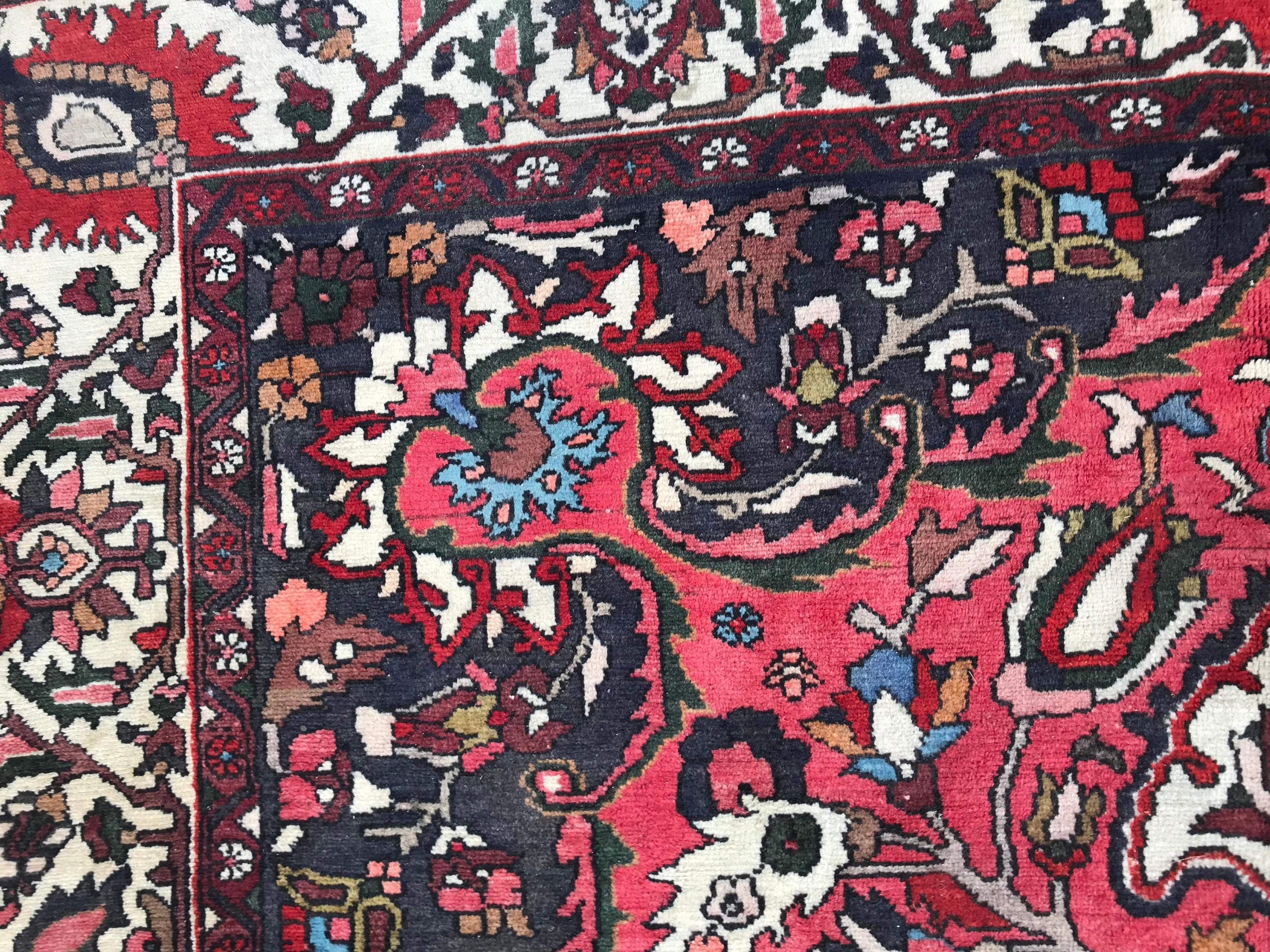 Sarouk Farahan Bellissimo tappeto vintage Bakhtiar annodato a mano in vendita