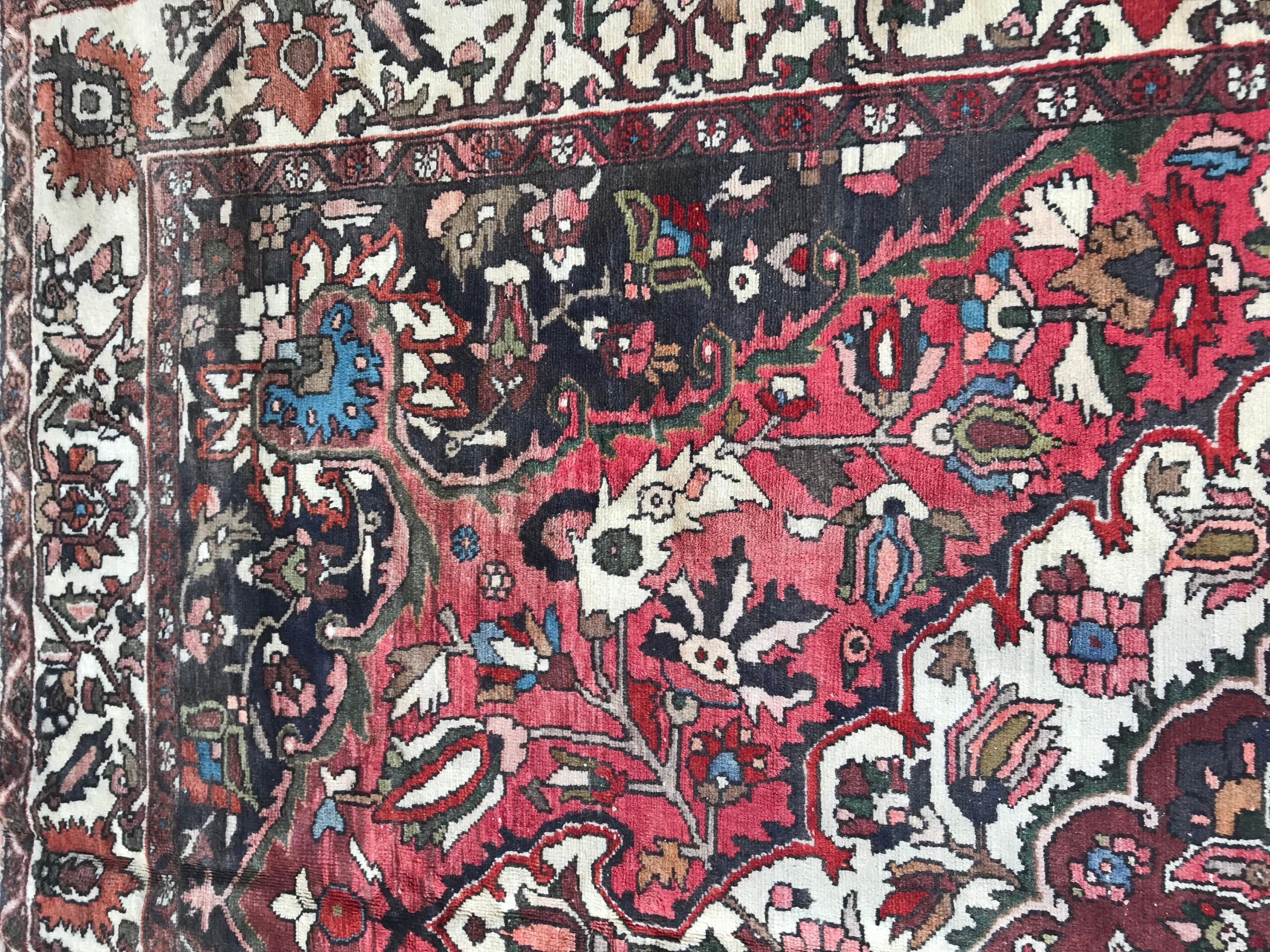 Asiatico Bellissimo tappeto vintage Bakhtiar annodato a mano in vendita