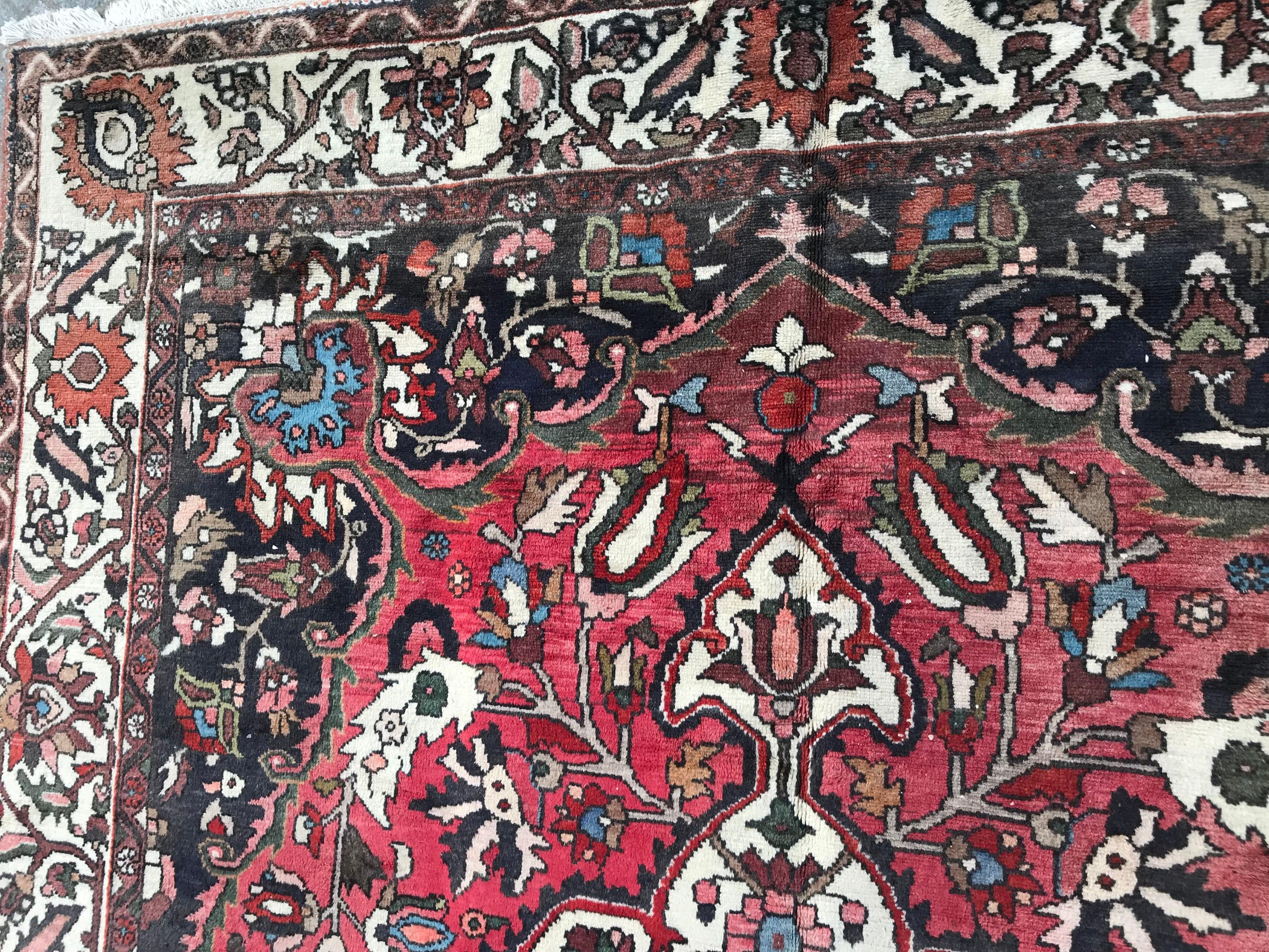 Annodato a mano Bellissimo tappeto vintage Bakhtiar annodato a mano in vendita