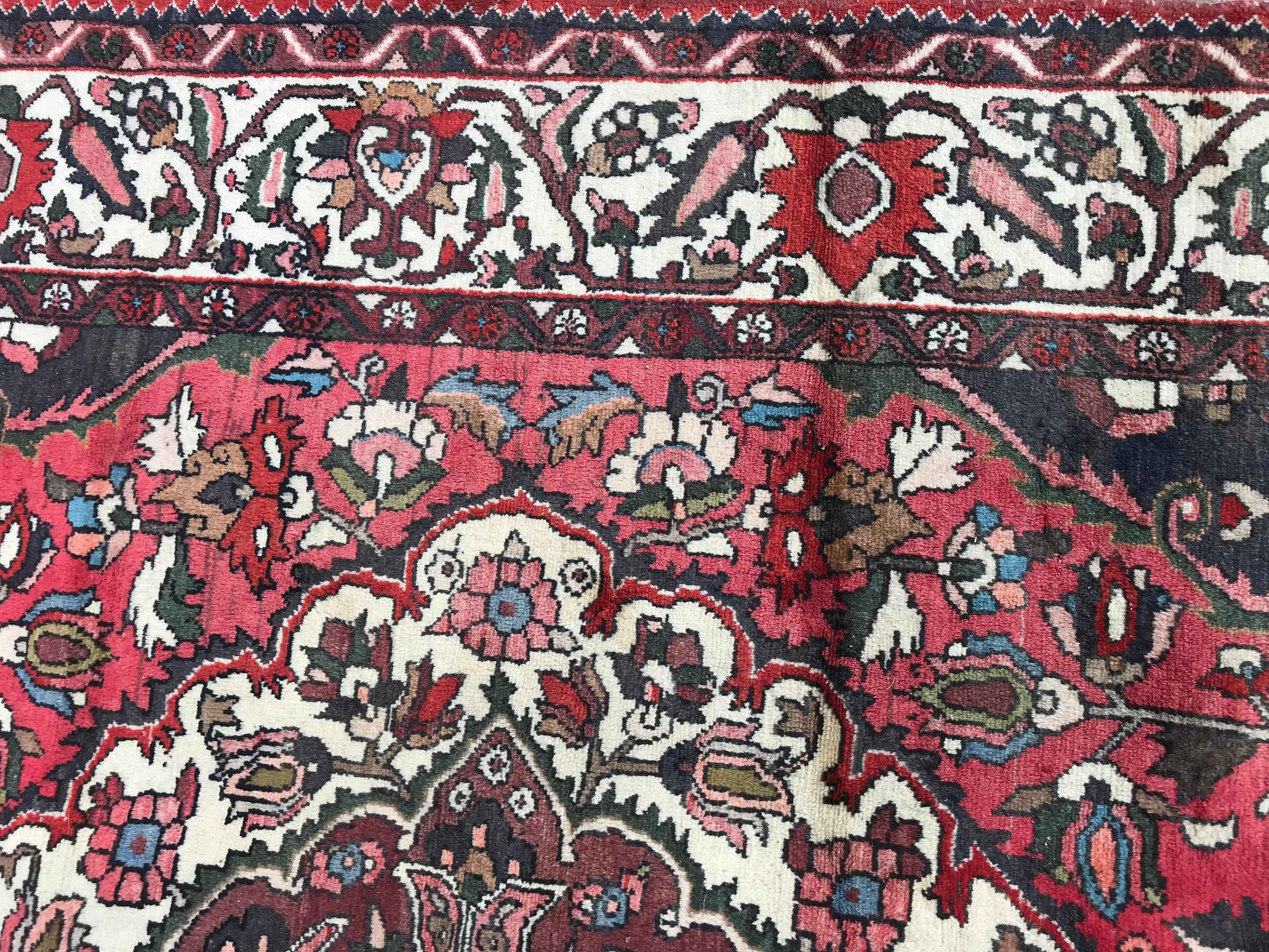 XX secolo Bellissimo tappeto vintage Bakhtiar annodato a mano in vendita