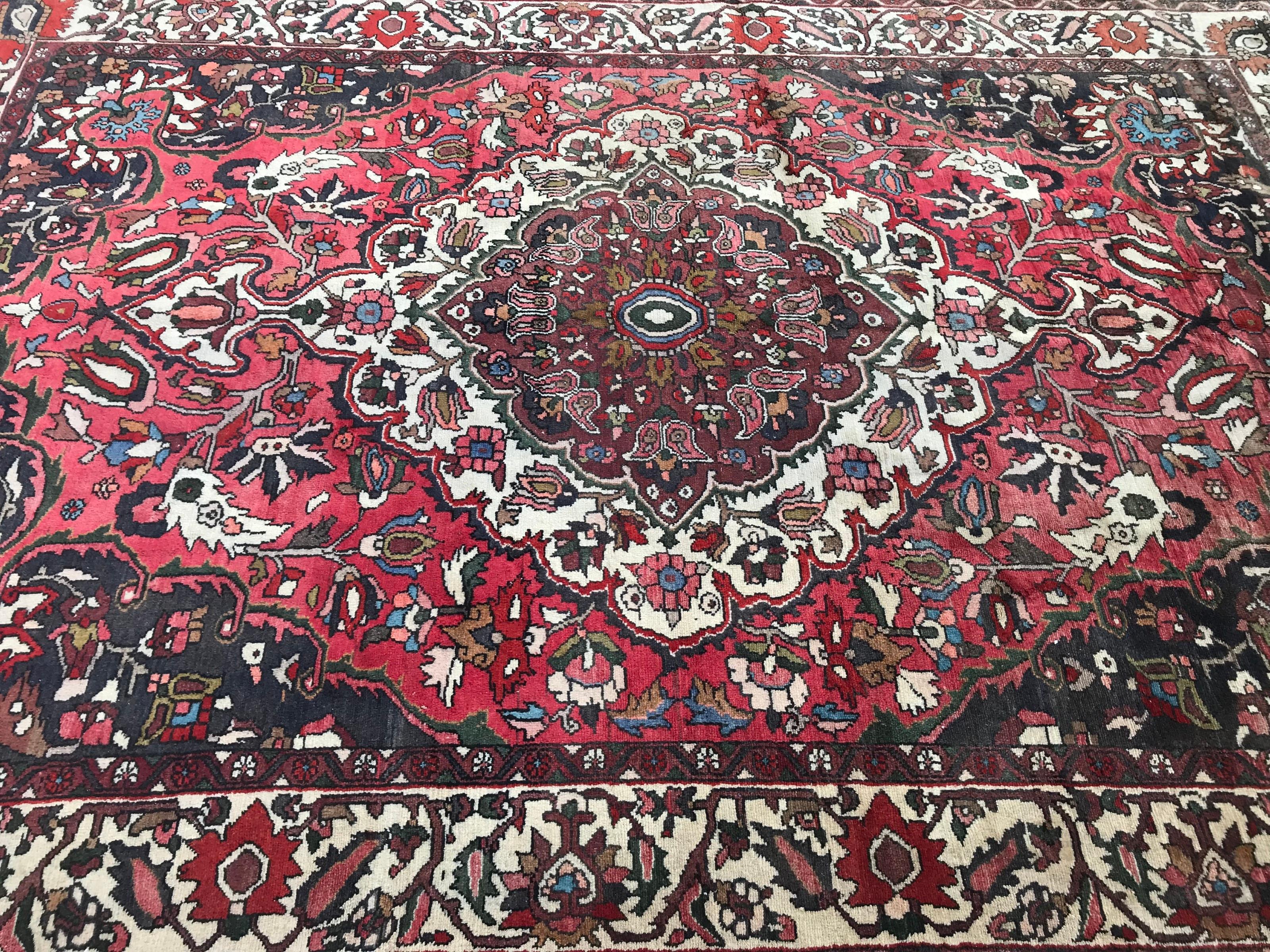 Lana Bellissimo tappeto vintage Bakhtiar annodato a mano in vendita