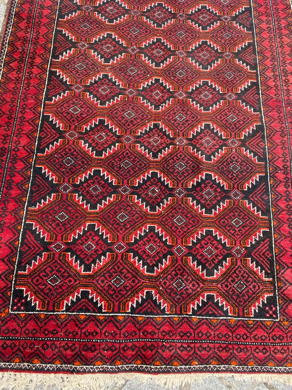 Preciosa alfombra Baluch afgana de mediados de siglo con bonito diseño tribal y hermosos colores, anudada a mano con terciopelo de lana sobre base de lana.

✨✨✨
