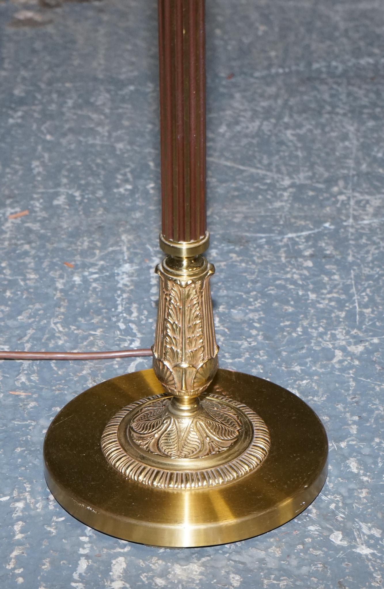 XX secolo Bellissima lampada da terra in ottone vintage