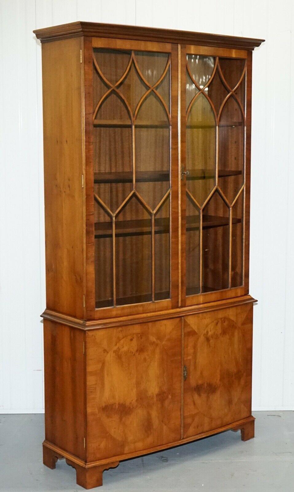 We are delighted to offer for sale this beautiful vintage burr yew wood display cabinet with glass doors. 

We have cleaned, waxed and polished it from top to bottom.

?

Dimensions

Height- 191cm

Width- 101cm

Depth- 35cm.
    
