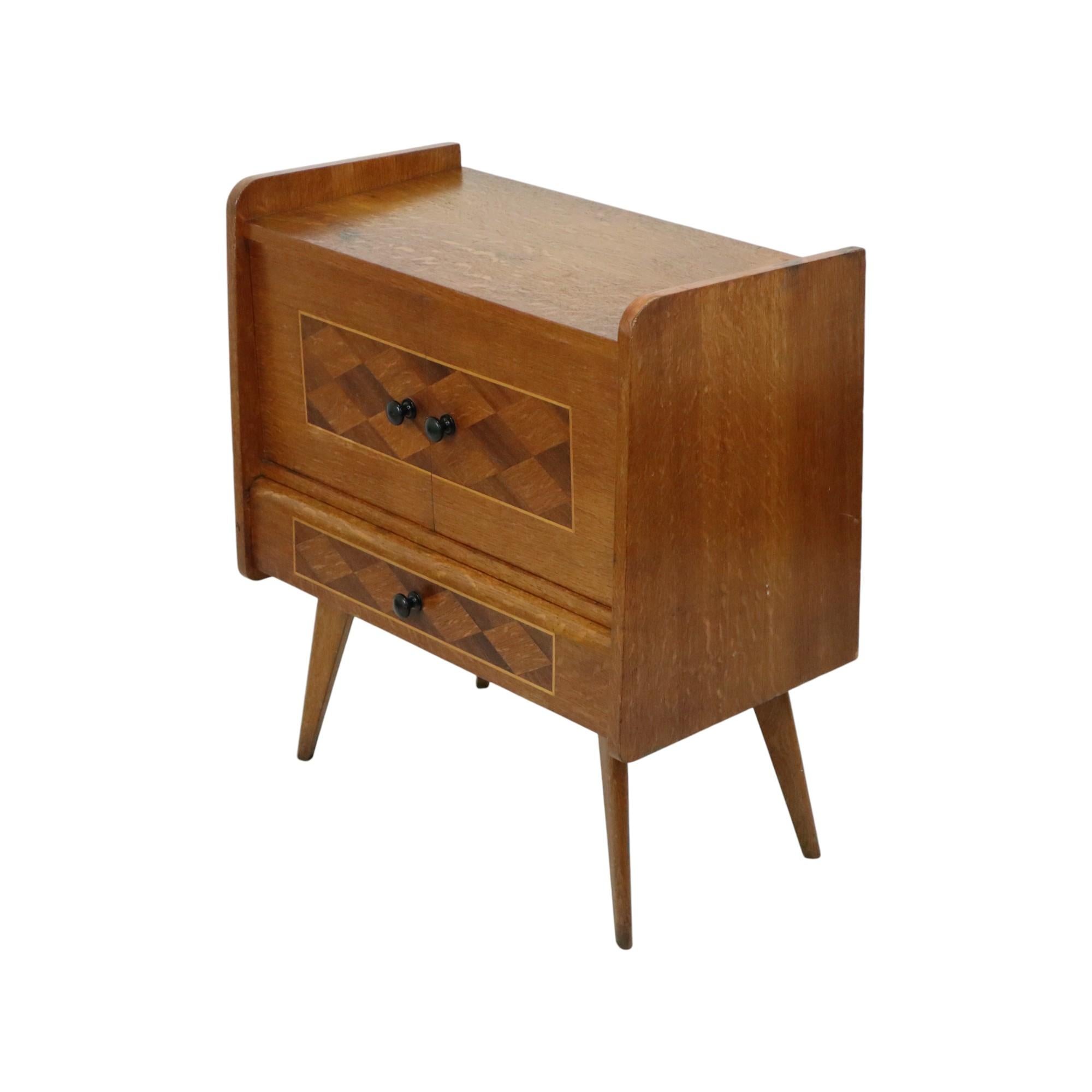 Precioso armario vintage con diseño escandinavo en damero 1