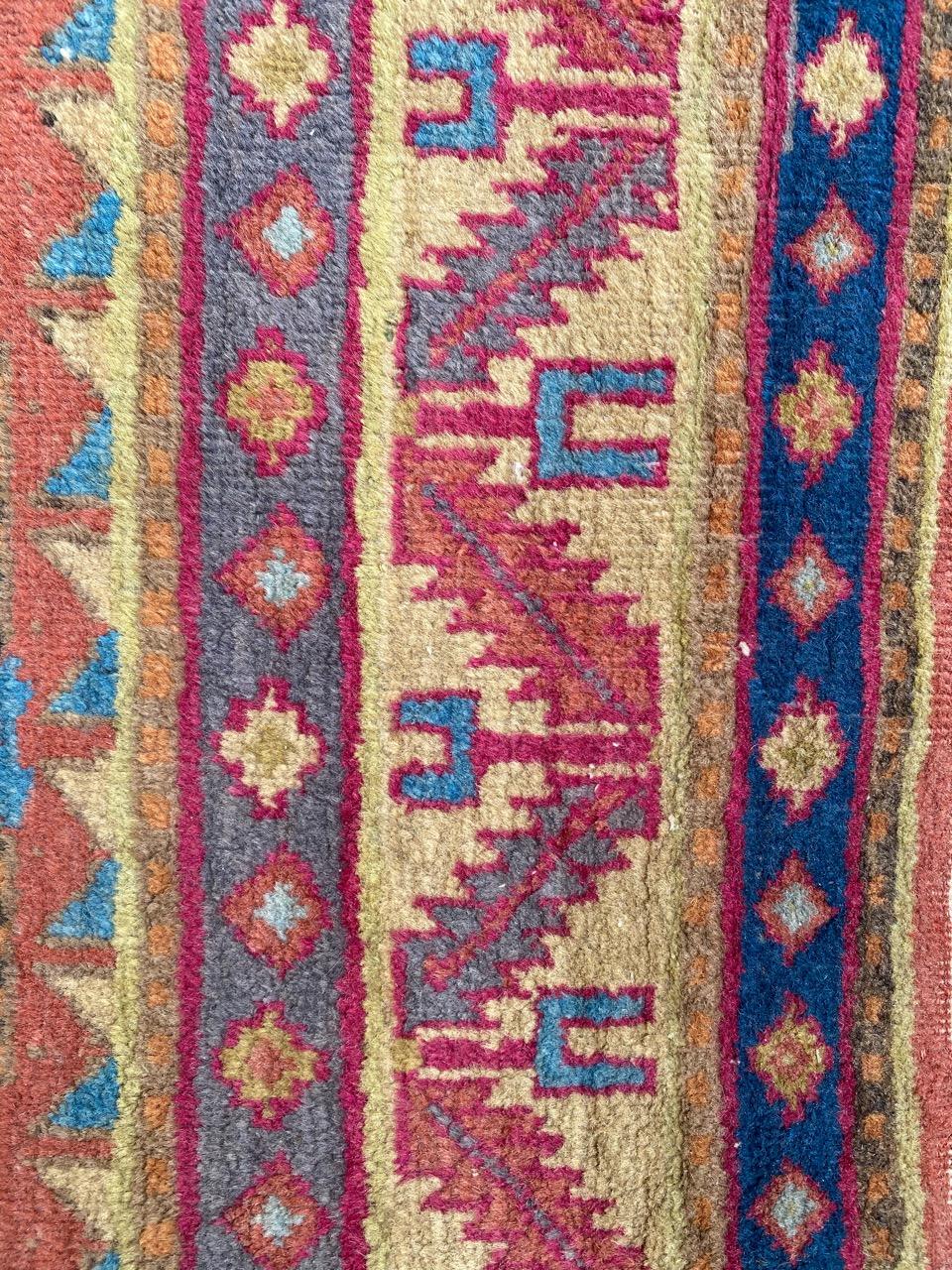 Schöner kaukasischer Vintage- Sinkiang-Teppich im Schirwan-Design im Angebot 3