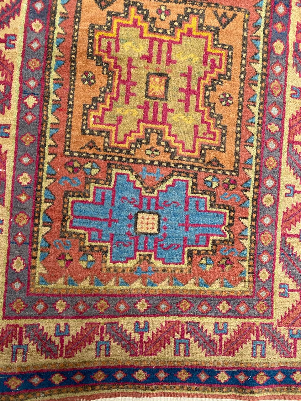 Schöner kaukasischer Vintage- Sinkiang-Teppich im Schirwan-Design (Kasachisch) im Angebot
