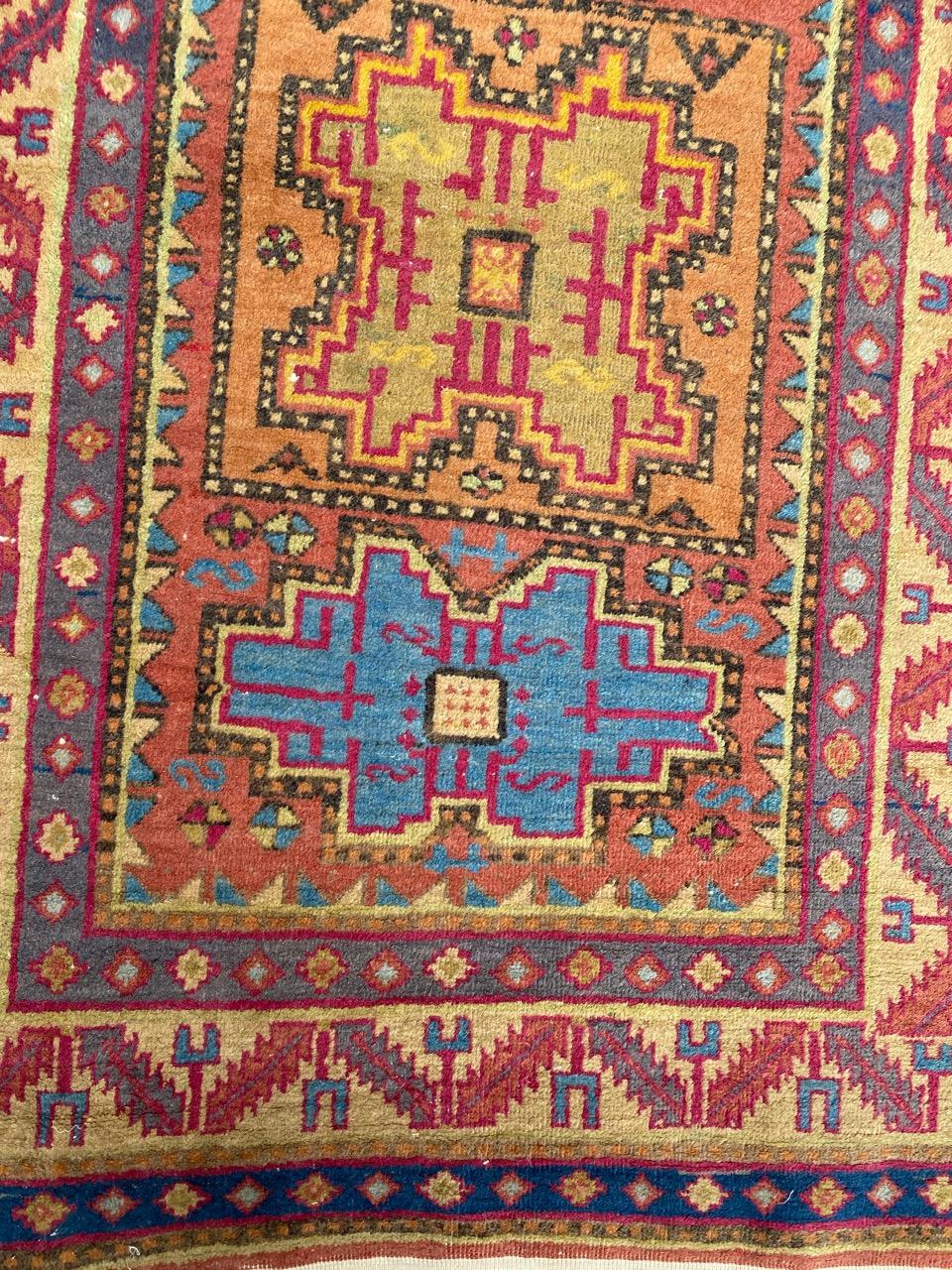 Kazakh Magnifique tapis caucasien vintage à motif Shirwan de Sinkiang en vente