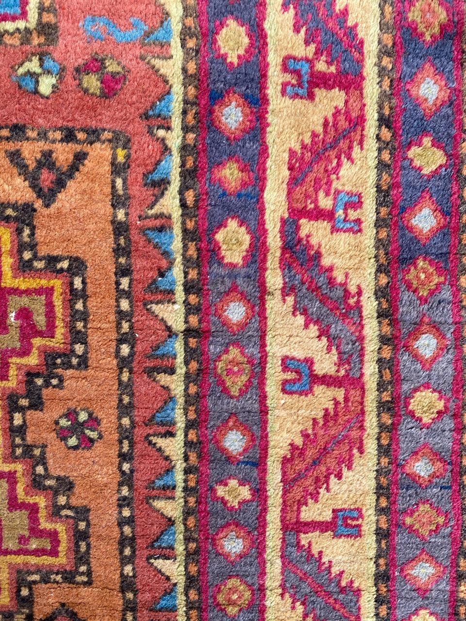 Noué à la main Magnifique tapis caucasien vintage à motif Shirwan de Sinkiang en vente