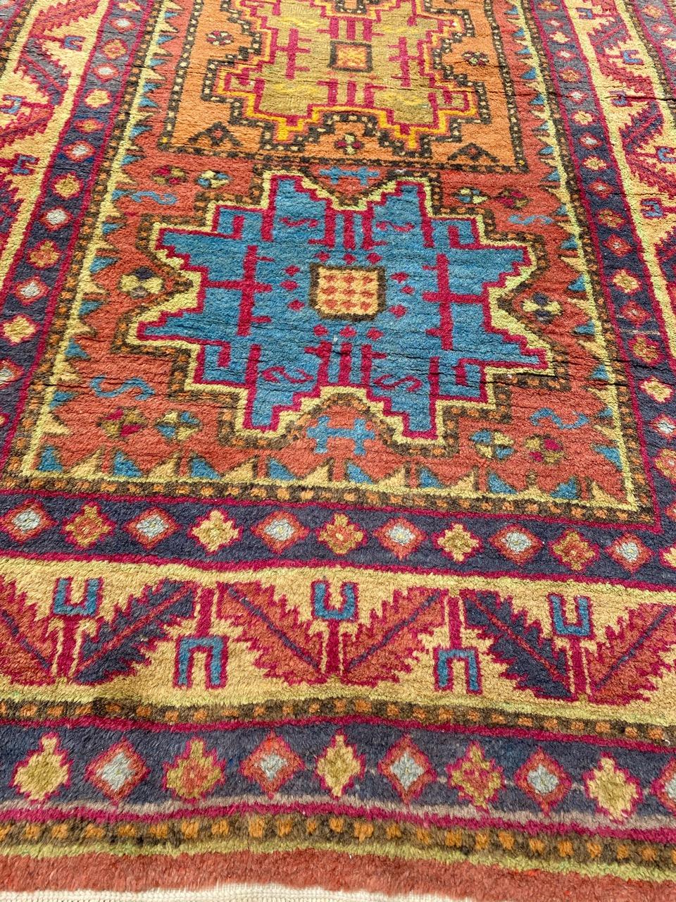 Schöner kaukasischer Vintage- Sinkiang-Teppich im Schirwan-Design im Angebot 1