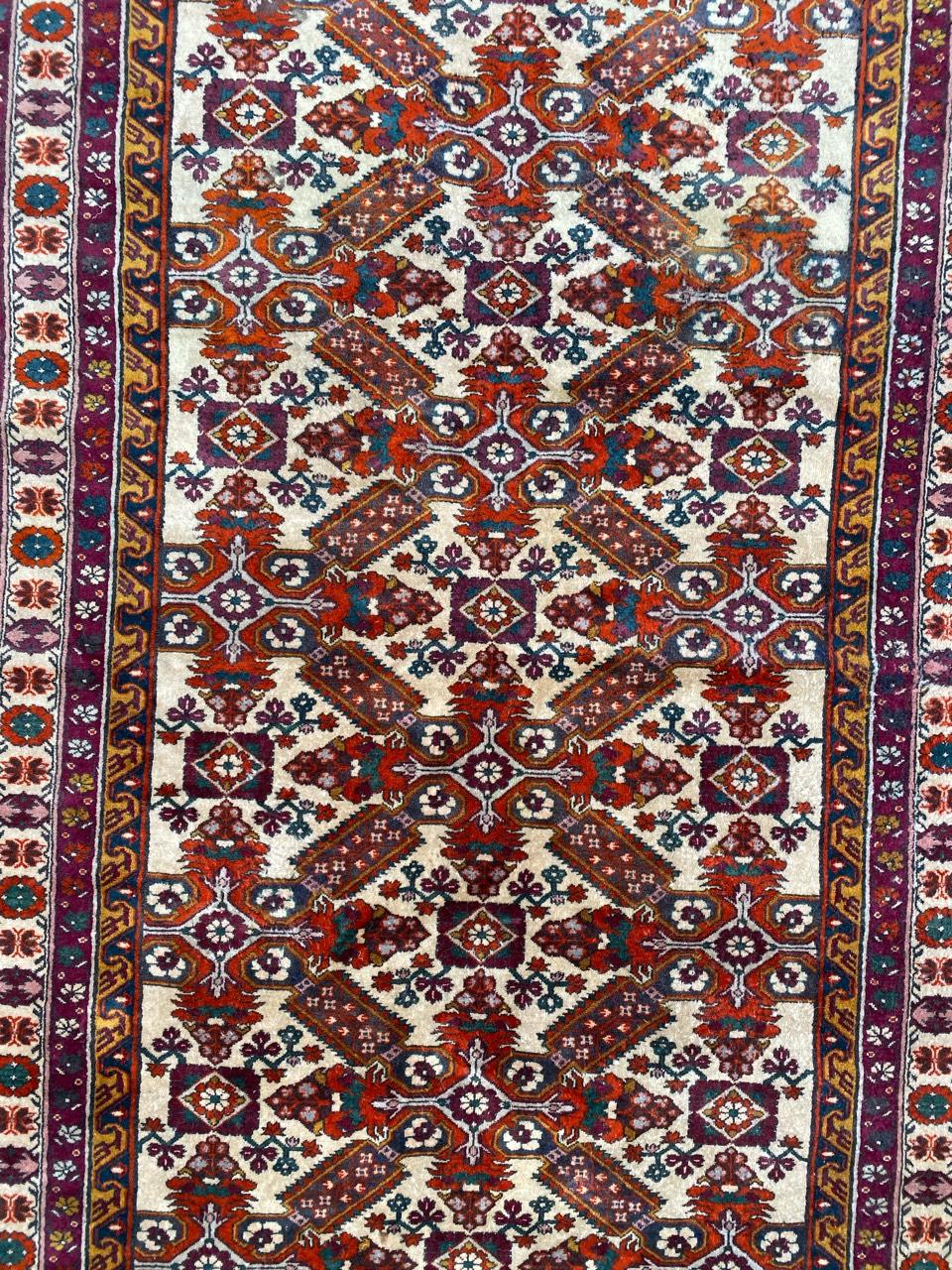 Schöner Schirwan-Teppich aus dem 20. Jahrhundert mit geometrischem Kouba-Muster und schönen Farben in Blau, Grün, Orange und Violett, vollständig und fein handgeknüpft mit Wollsamt auf Baumwollgrund.

✨✨✨
