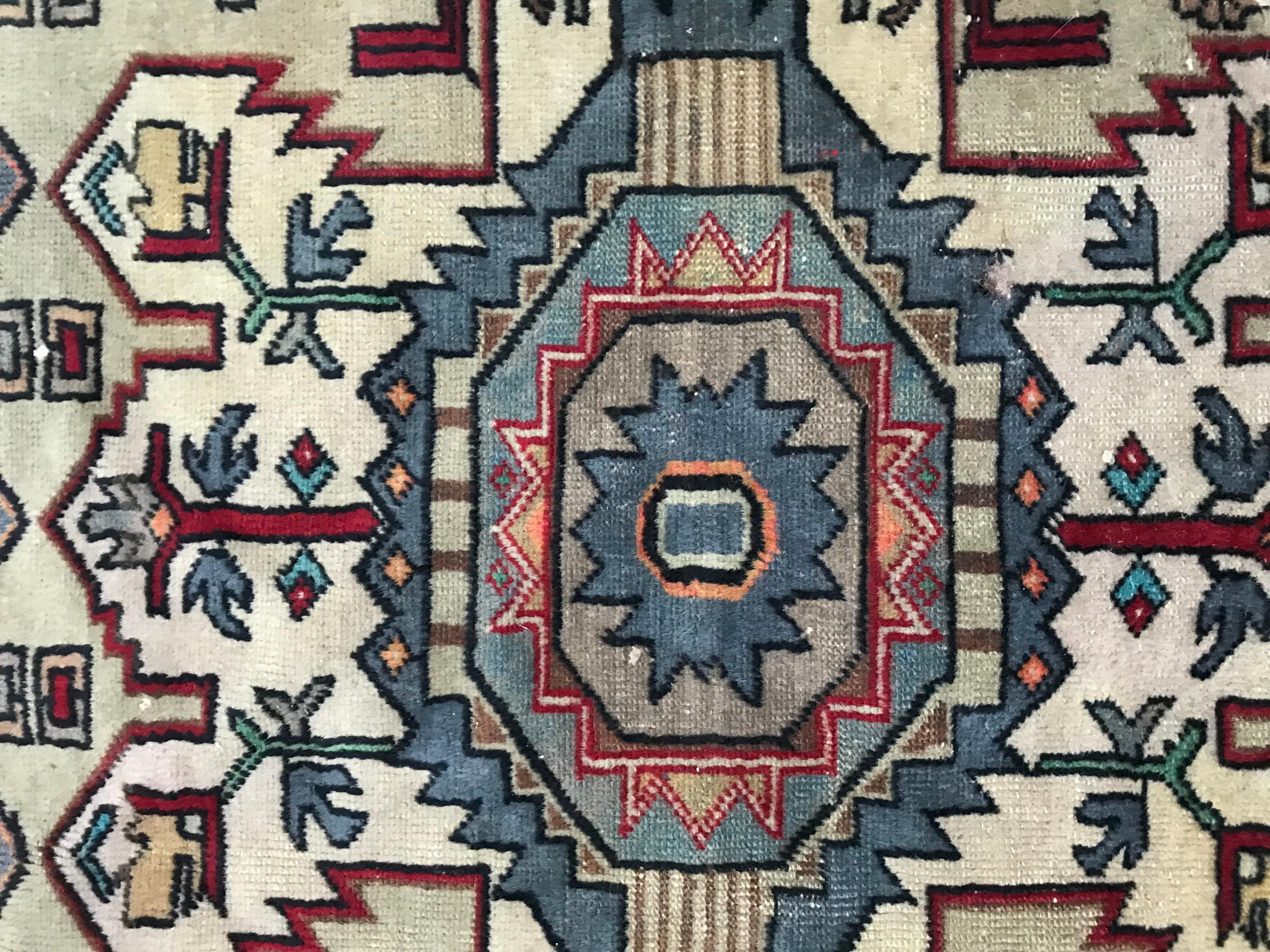 20ième siècle Bobyrug's Beautiful Vintage Caucasian Shirwan Rug (tapis caucasien vintage de Shirwan) en vente