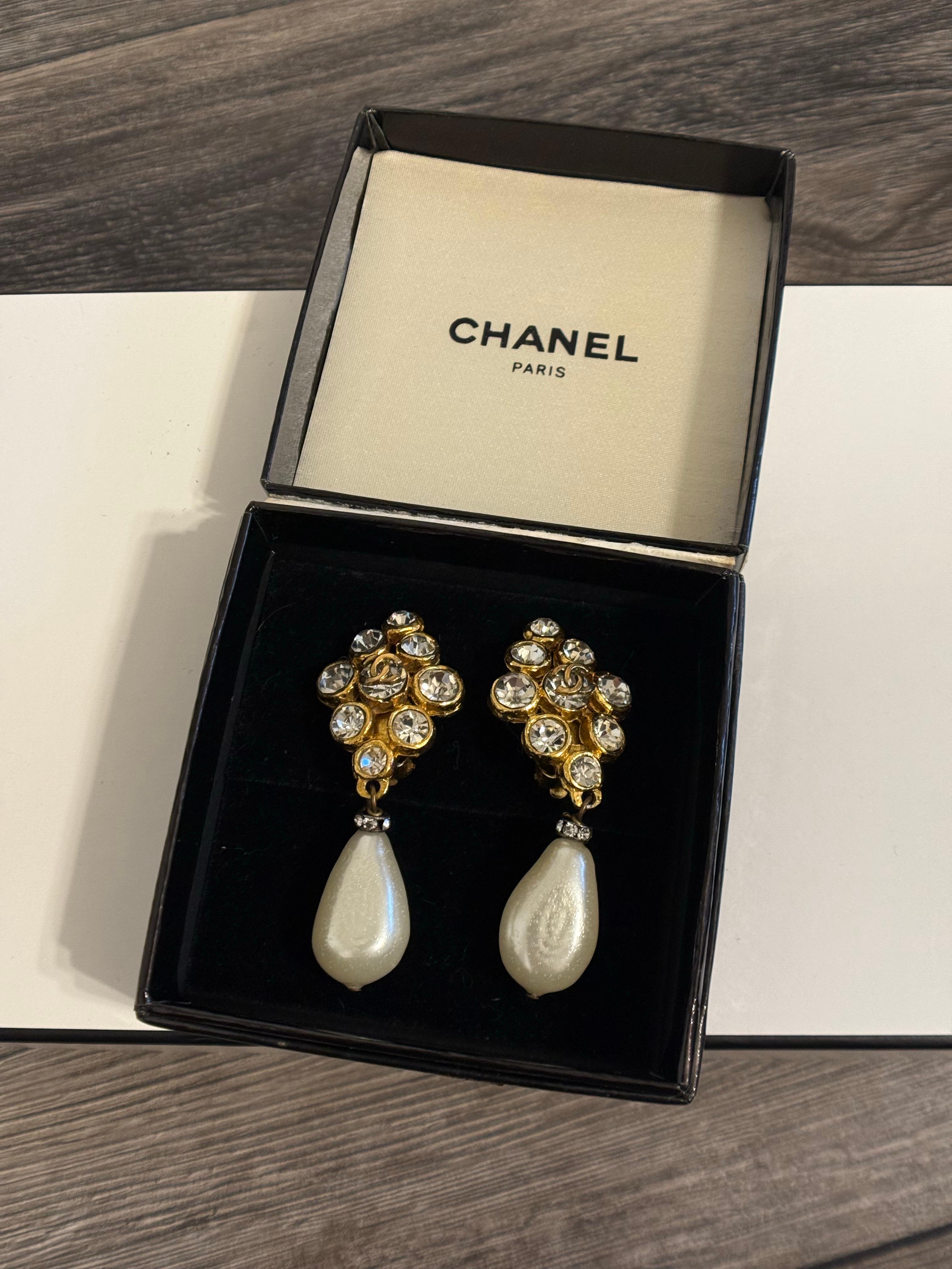 DETAILS:
Hallmark: CHANEL
Made in France
Gold Plated
The earrings are in good condition showing minimal wear
Comes with box

IMPORTANT INFORMATION:
This item is a pre-owned vintage piece and may show signs of wear consistent with its age. We have