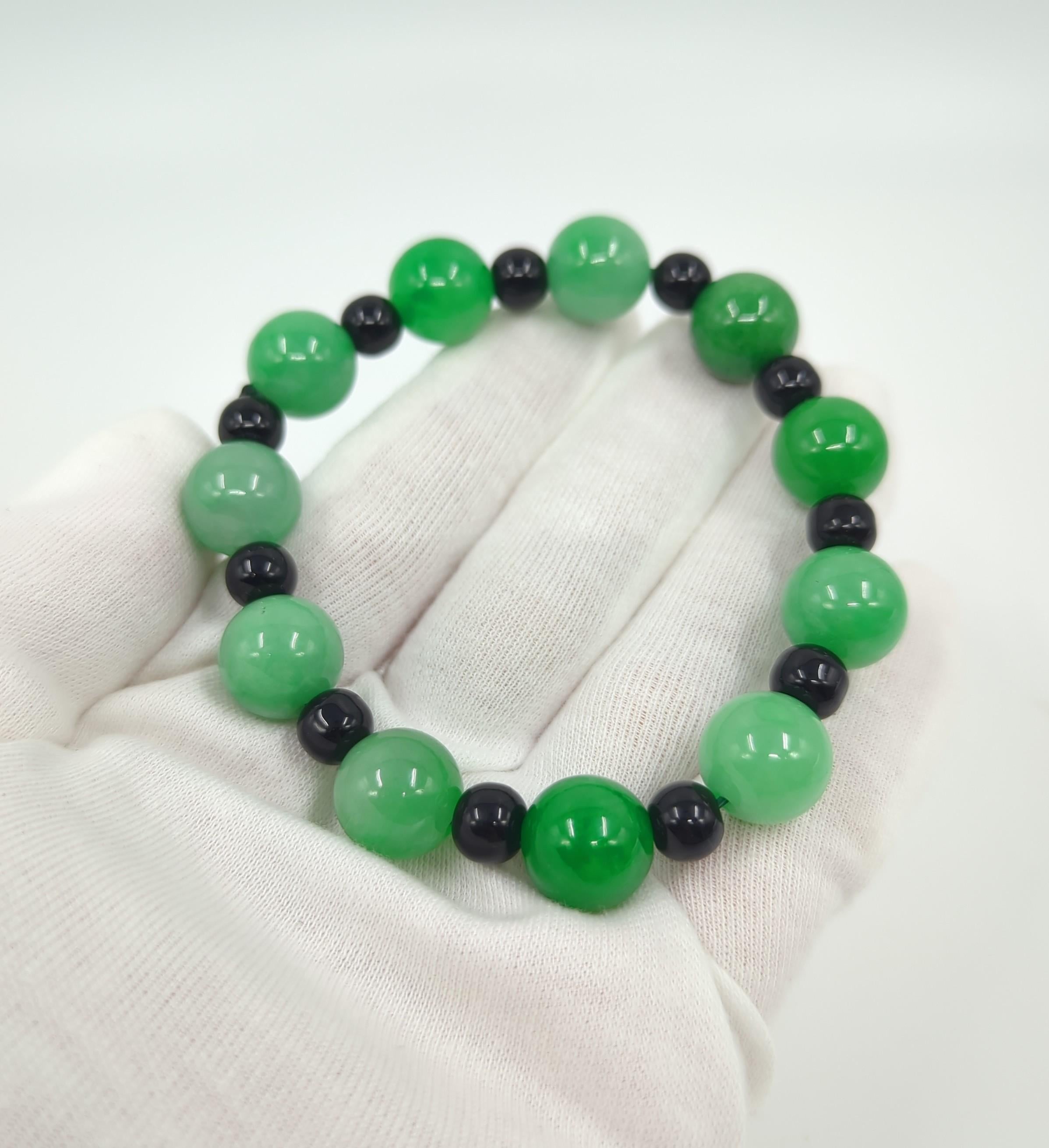 Beautiful Vintage Chinese Emerald Green Jadeite Beaded Bracelet up to 7.5