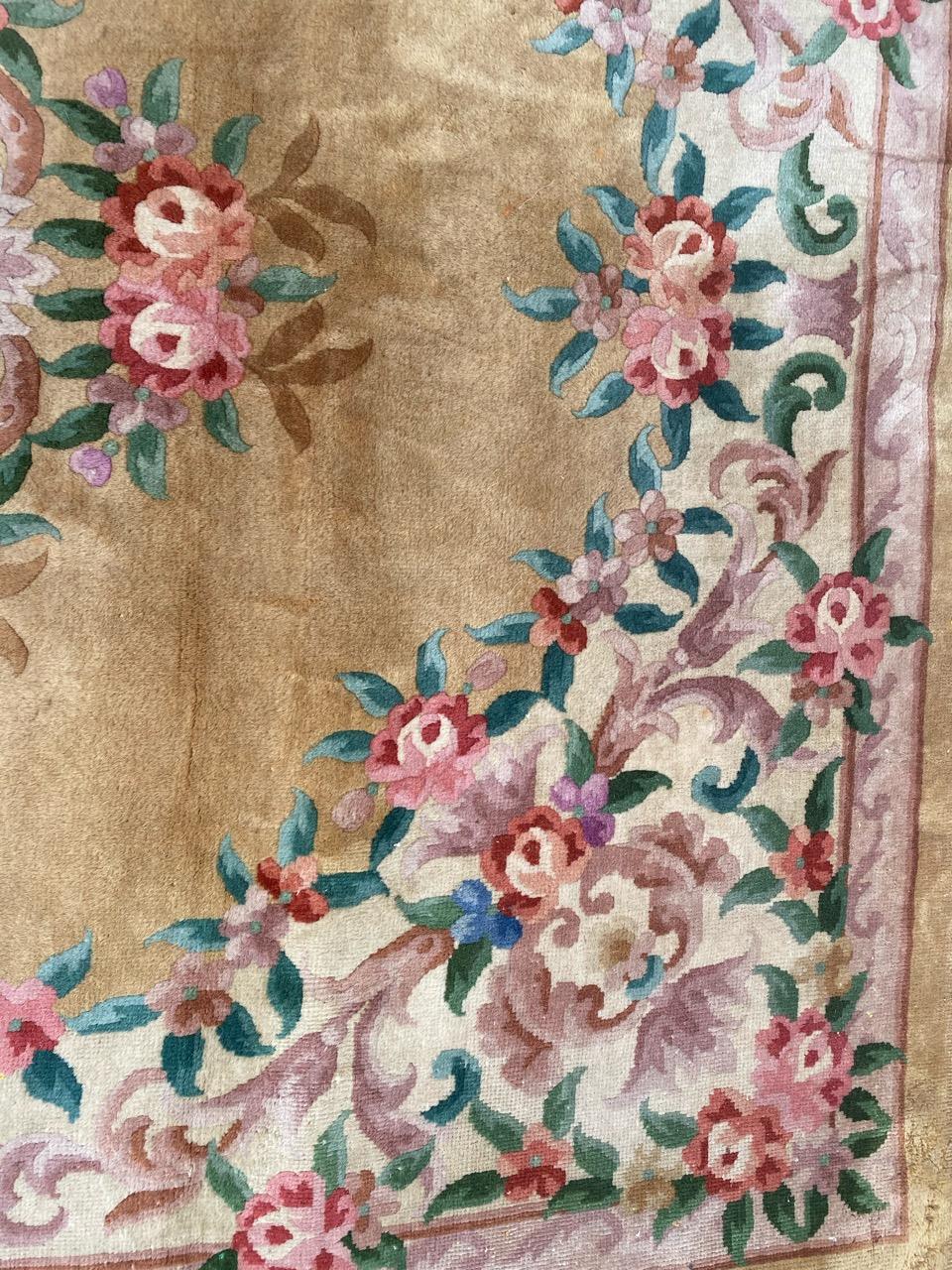 Preciosa alfombra vintage china de diseño Savonnerie siglo XX en venta