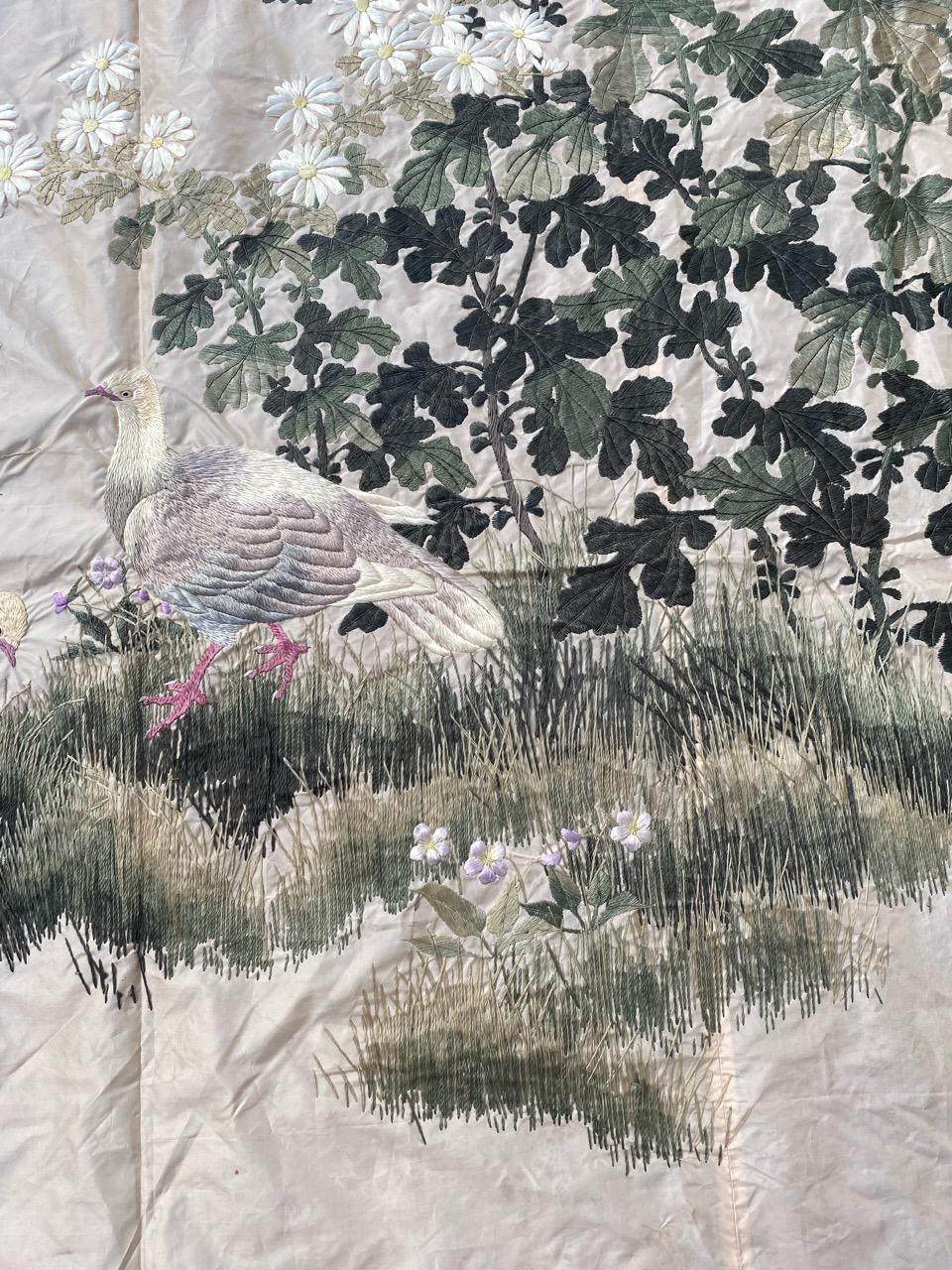 Bobyrug's Beautiful Vintage Chinese Silk Embroidery im Zustand „Gut“ im Angebot in Saint Ouen, FR