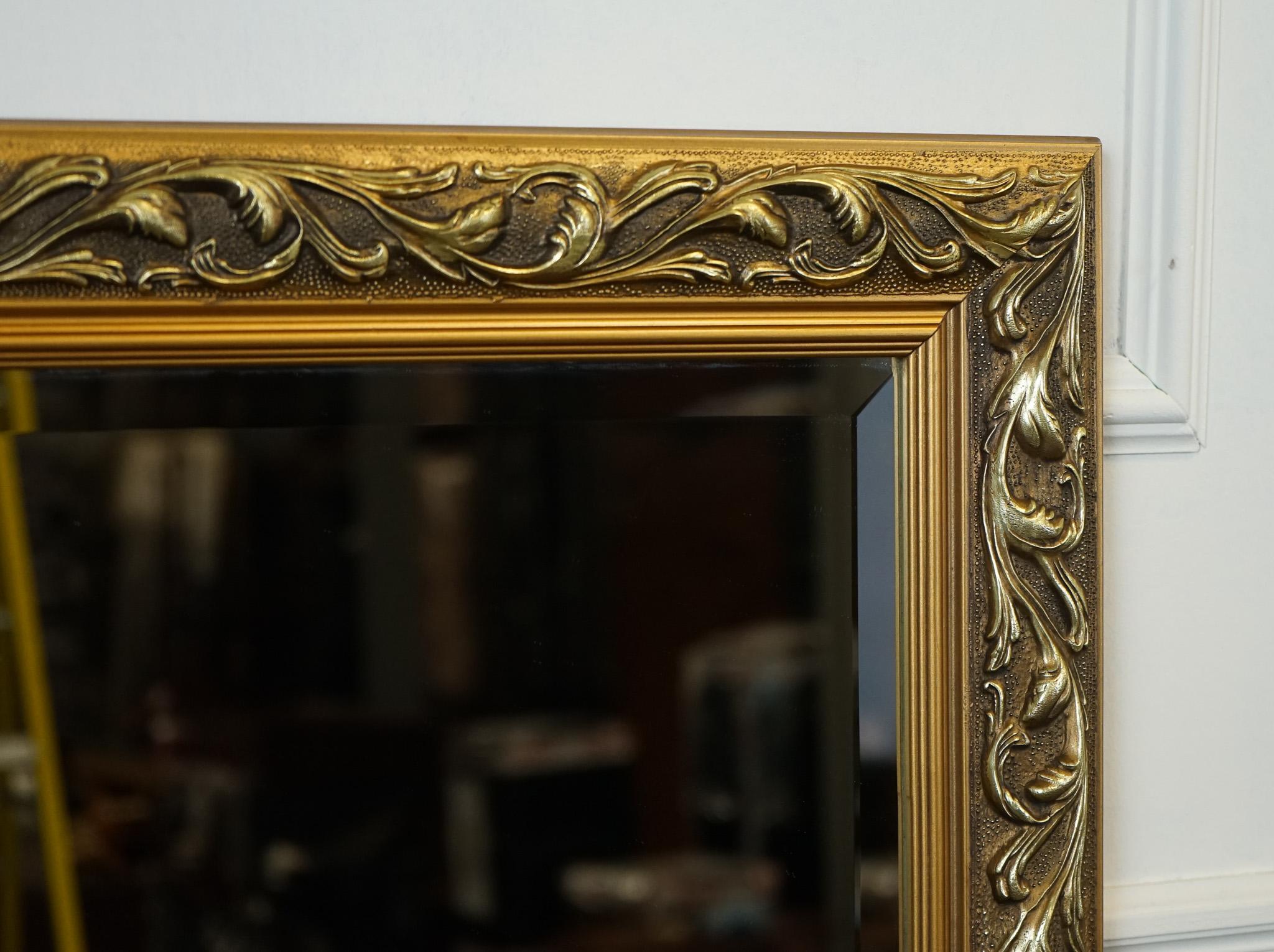 BEAUTIFUL VINTAGE CUSHIONED GiLTWOOD BEVELLED MIRROR For Sale 3