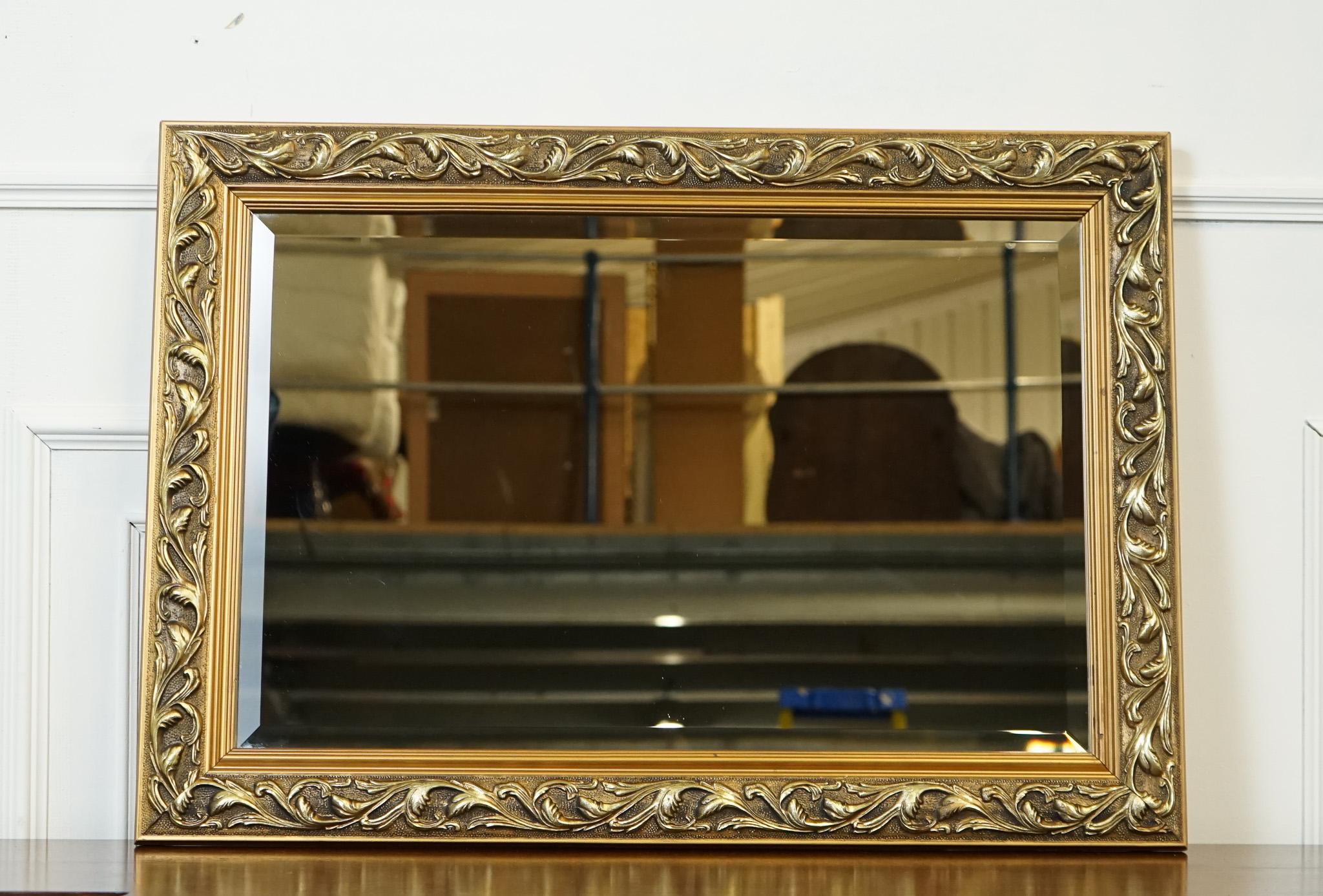 BEAUTIFUL VINTAGE CUSHIONED GiLTWOOD BEVELLED MIRROR For Sale 4