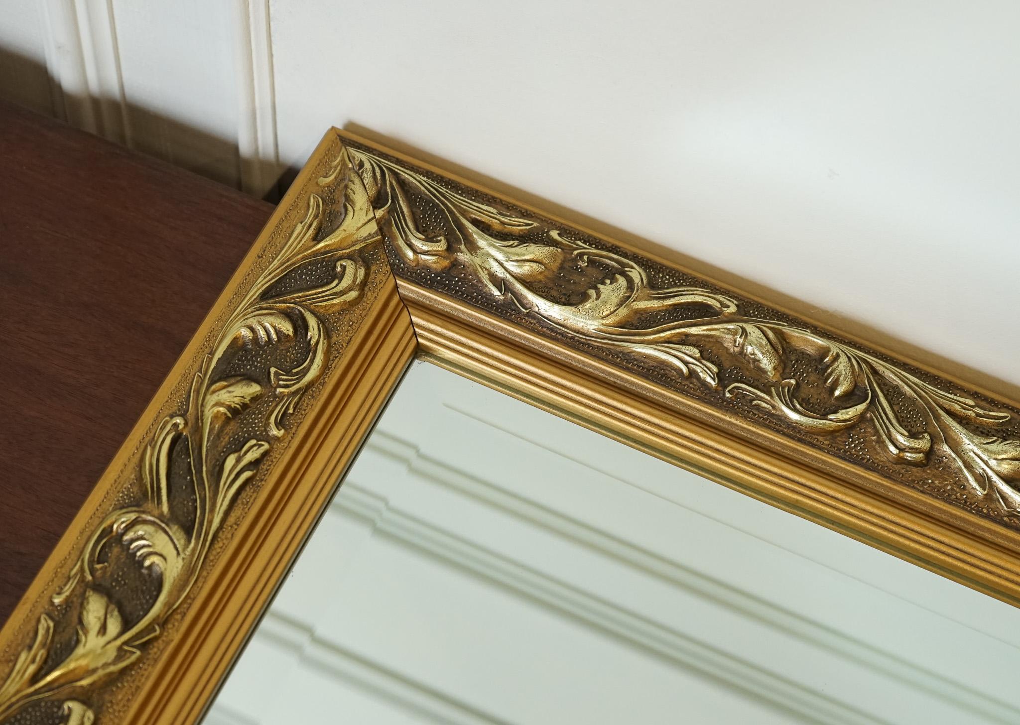 BEAUTIFUL VINTAGE CUSHIONED GiLTWOOD BEVELLED MIRROR For Sale 6