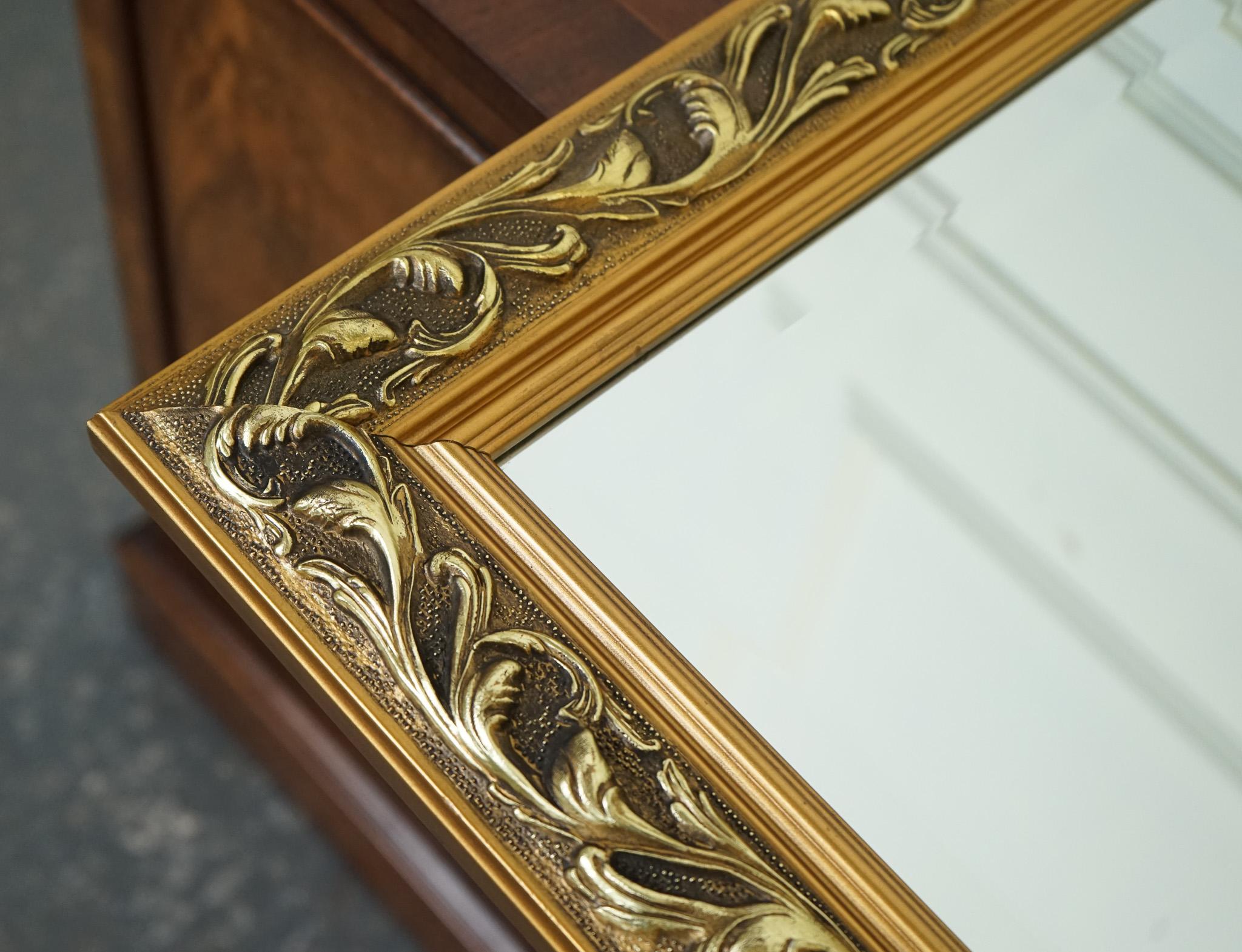 BEAUTIFUL VINTAGE CUSHIONED GiLTWOOD BEVELLED MIRROR For Sale 8