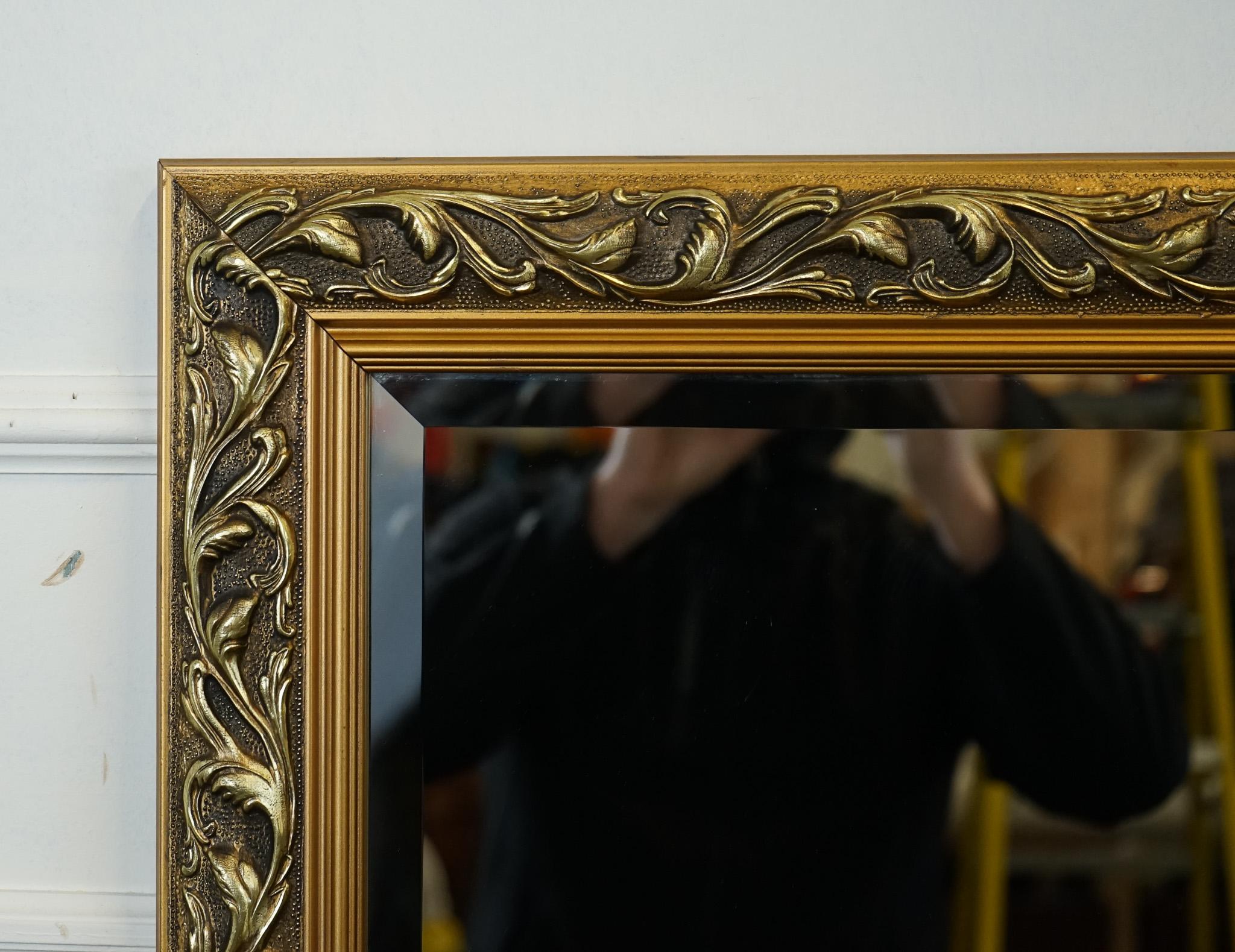 BEAUTIFUL VINTAGE CUSHIONED GiLTWOOD BEVELLED MIRROR For Sale 1