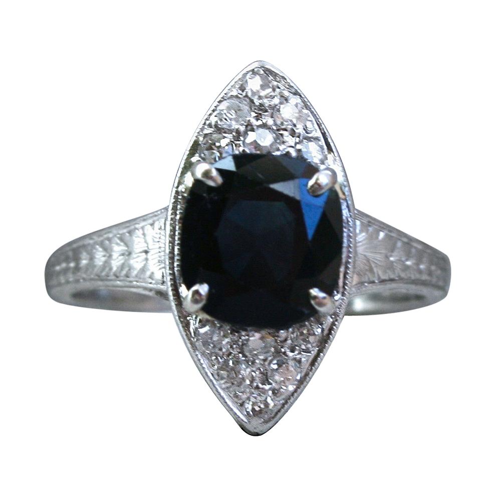 Beautiful Vintage Diamond and Sapphire Navette Platinum Ring. For Sale