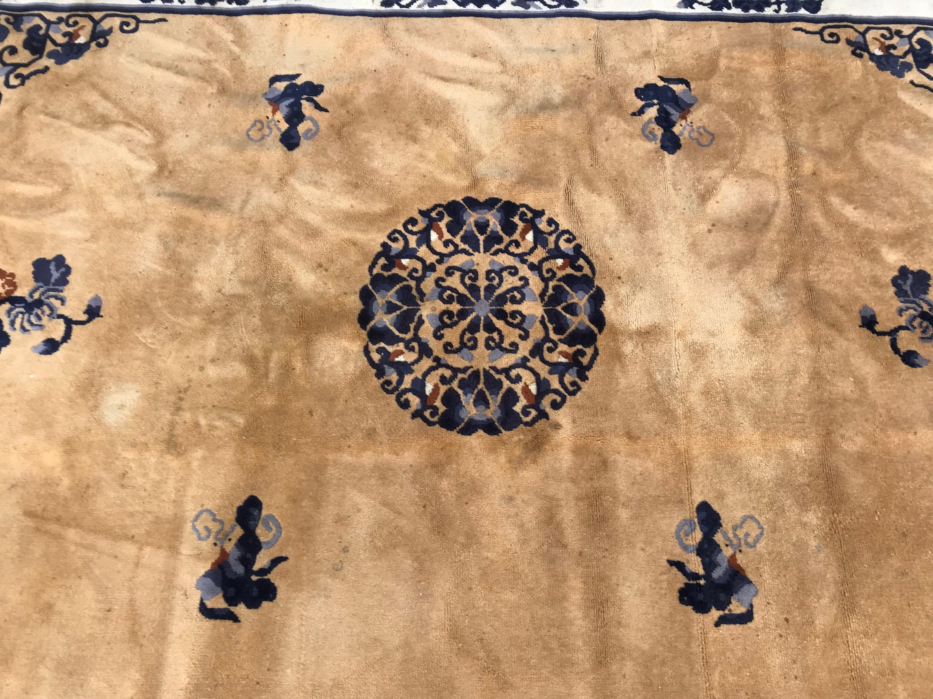 Schöne Vintage European Chinese Style Teppich im Zustand „Gut“ im Angebot in Saint Ouen, FR