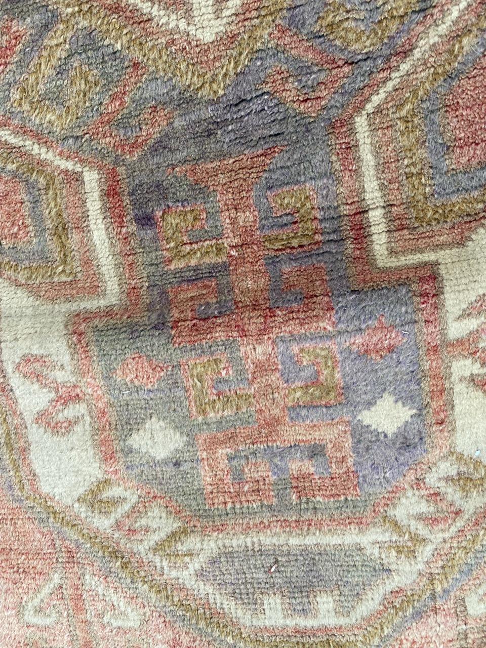 Preciosa alfombra turca vintage descolorida de Bobyrug en venta 6