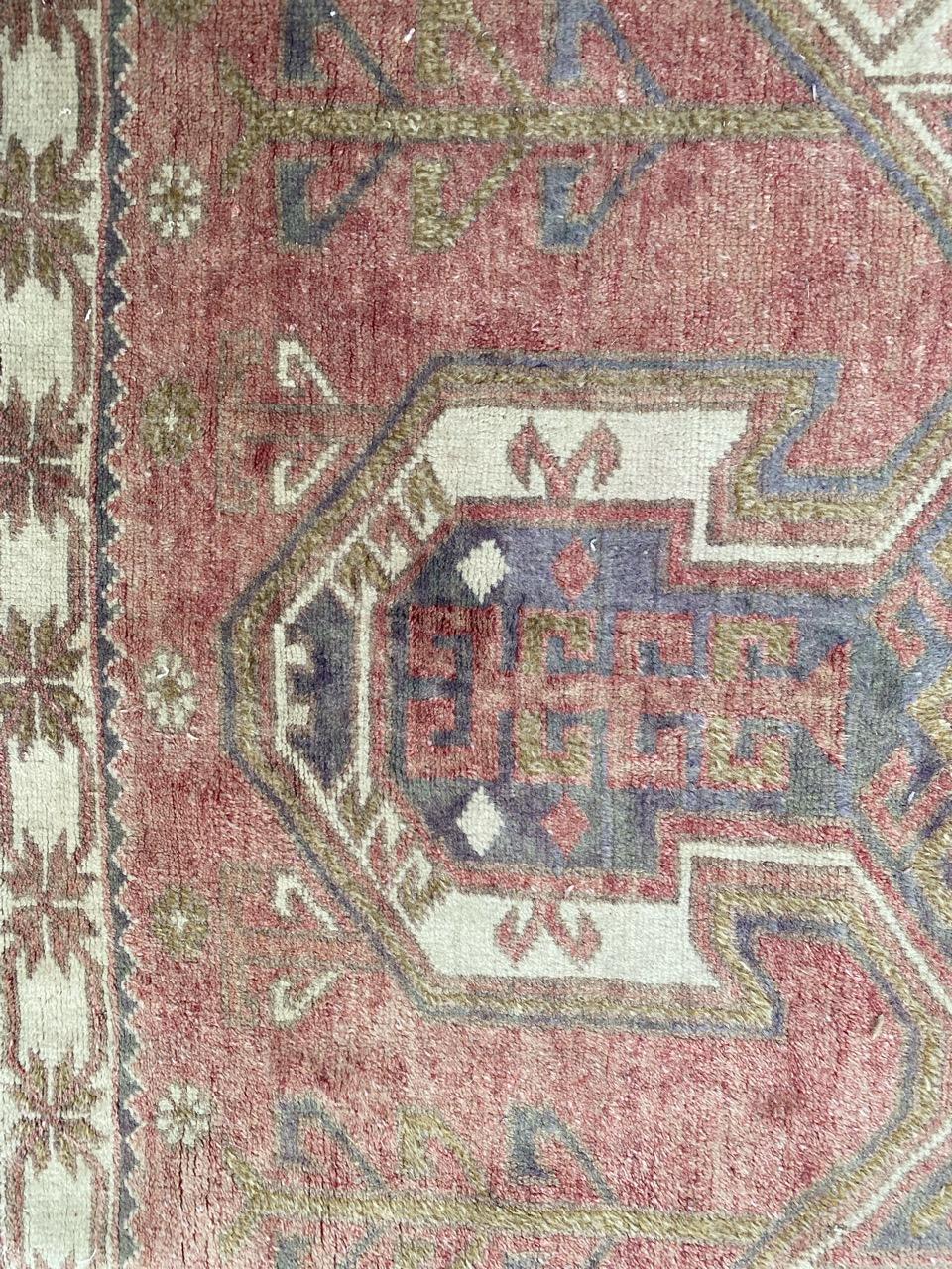 Bobyrug’s Beautiful Vintage Faded Turkish Rug In Good Condition For Sale In Saint Ouen, FR