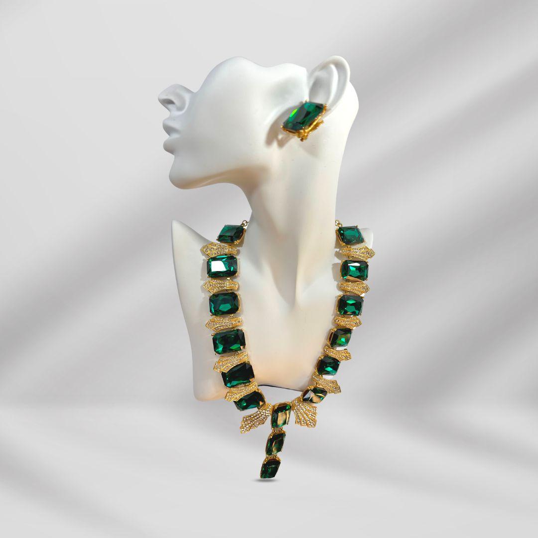 Indulge in the timeless allure of this Beautiful Vintage Fashion Style Cut Green Glass Y-Drop Gold Tone Necklace, a piece that effortlessly embodies sophistication and vintage charm. With a necklace length of 20.40 inches, it graces the neckline