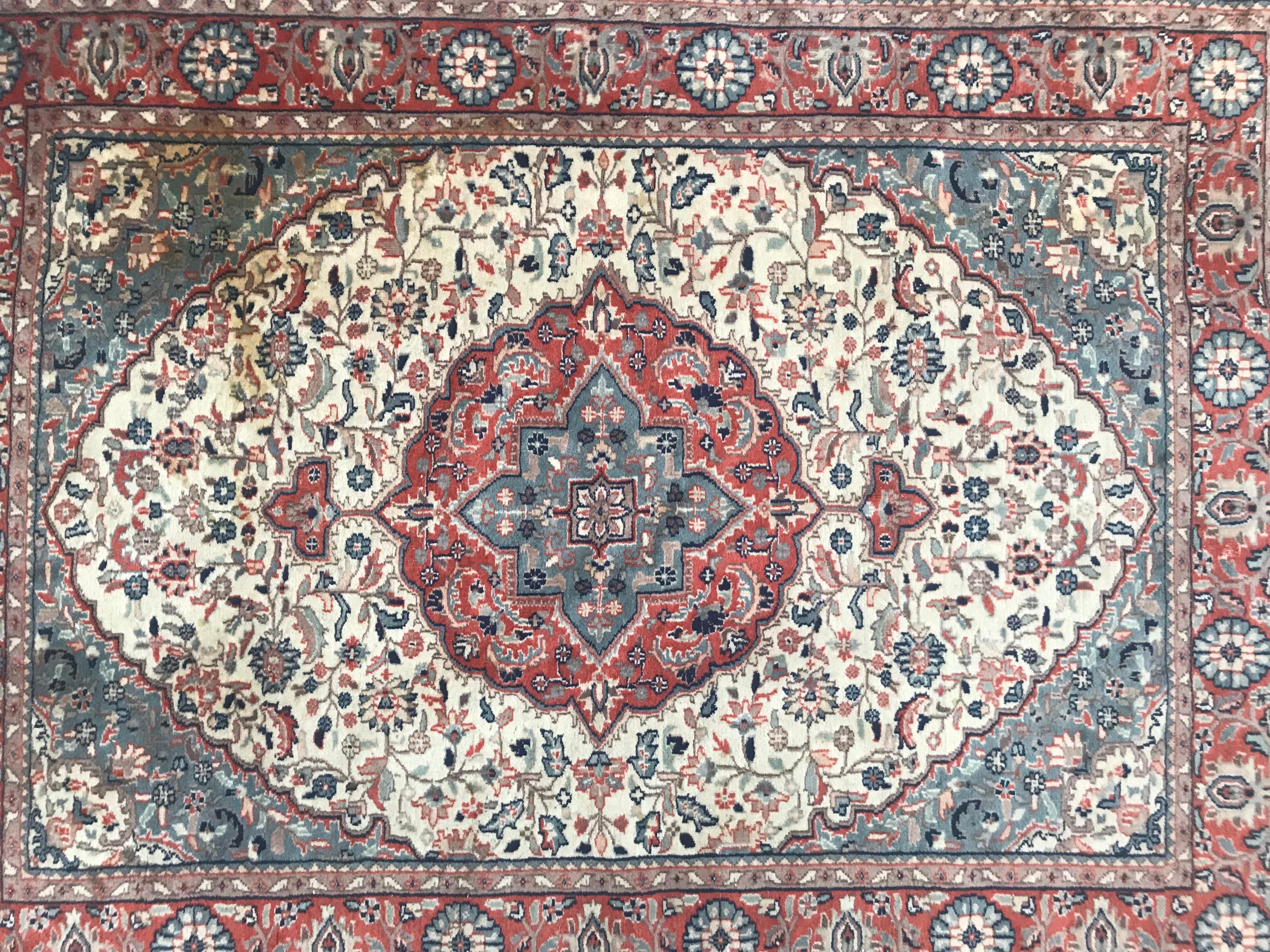 Late 20th century rug with beautiful Persian design and light colors with red and blue, finely hand knotted with wool velvet on cotton foundation. Size: 4.06 x 5.67 feet.