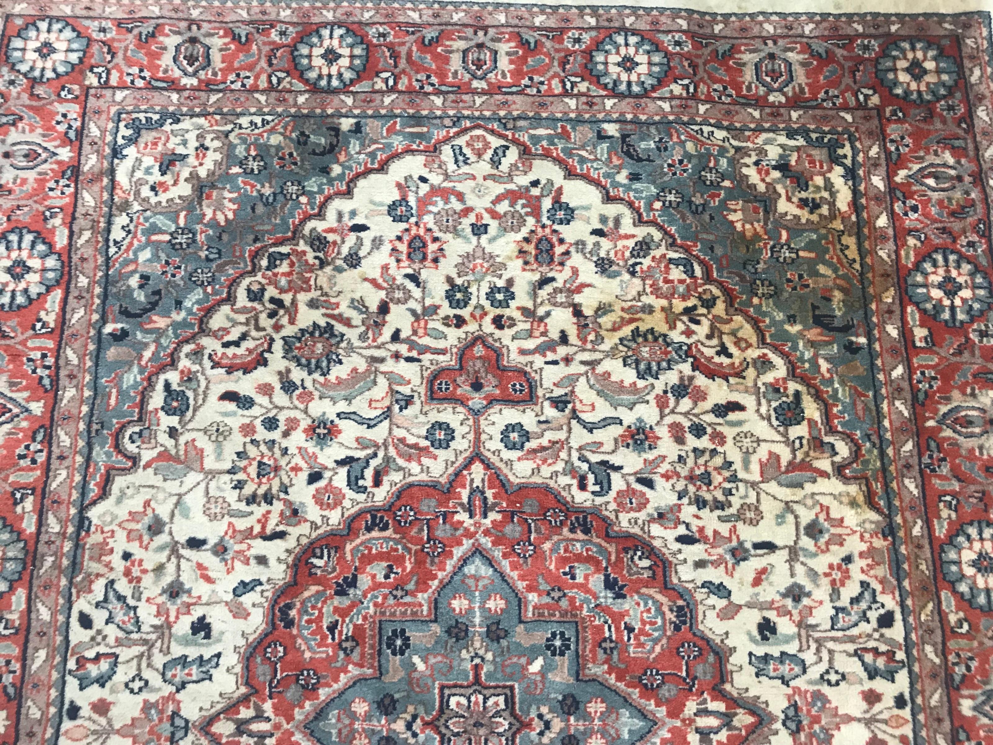 Schöner feiner pakistanischer Vintage-Teppich im Zustand „Gut“ im Angebot in Saint Ouen, FR