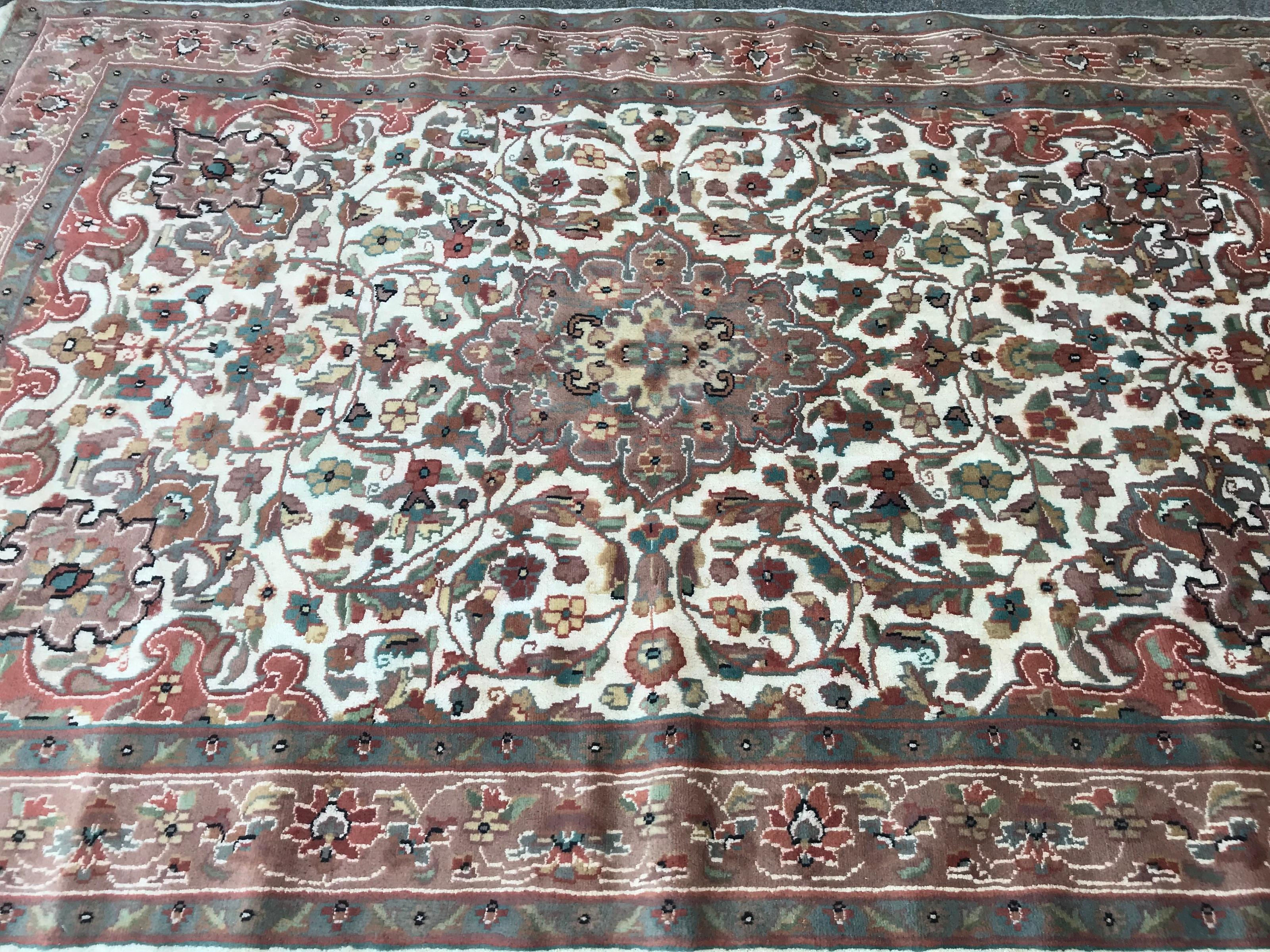 Bobyrug’s Beautiful Vintage Fine Pakistani Silk and Wool Rug For Sale 5