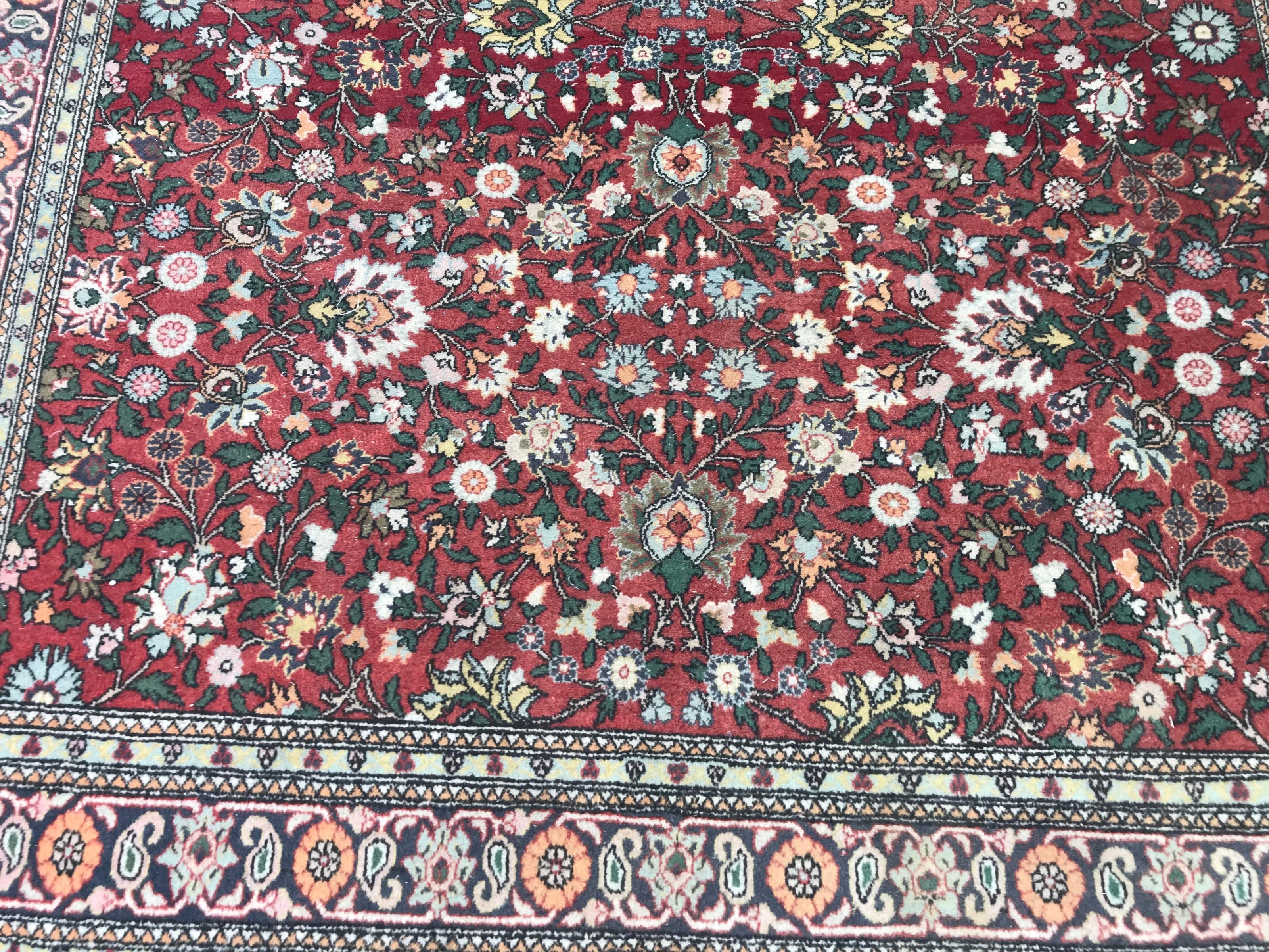 Sehr schöner türkischer Teppich mit schönem Blumenmuster und schönen Farben mit Orange, Blau und Grün, fein handgeknüpft mit Wollsamt auf Baumwollbasis.

✨✨✨
