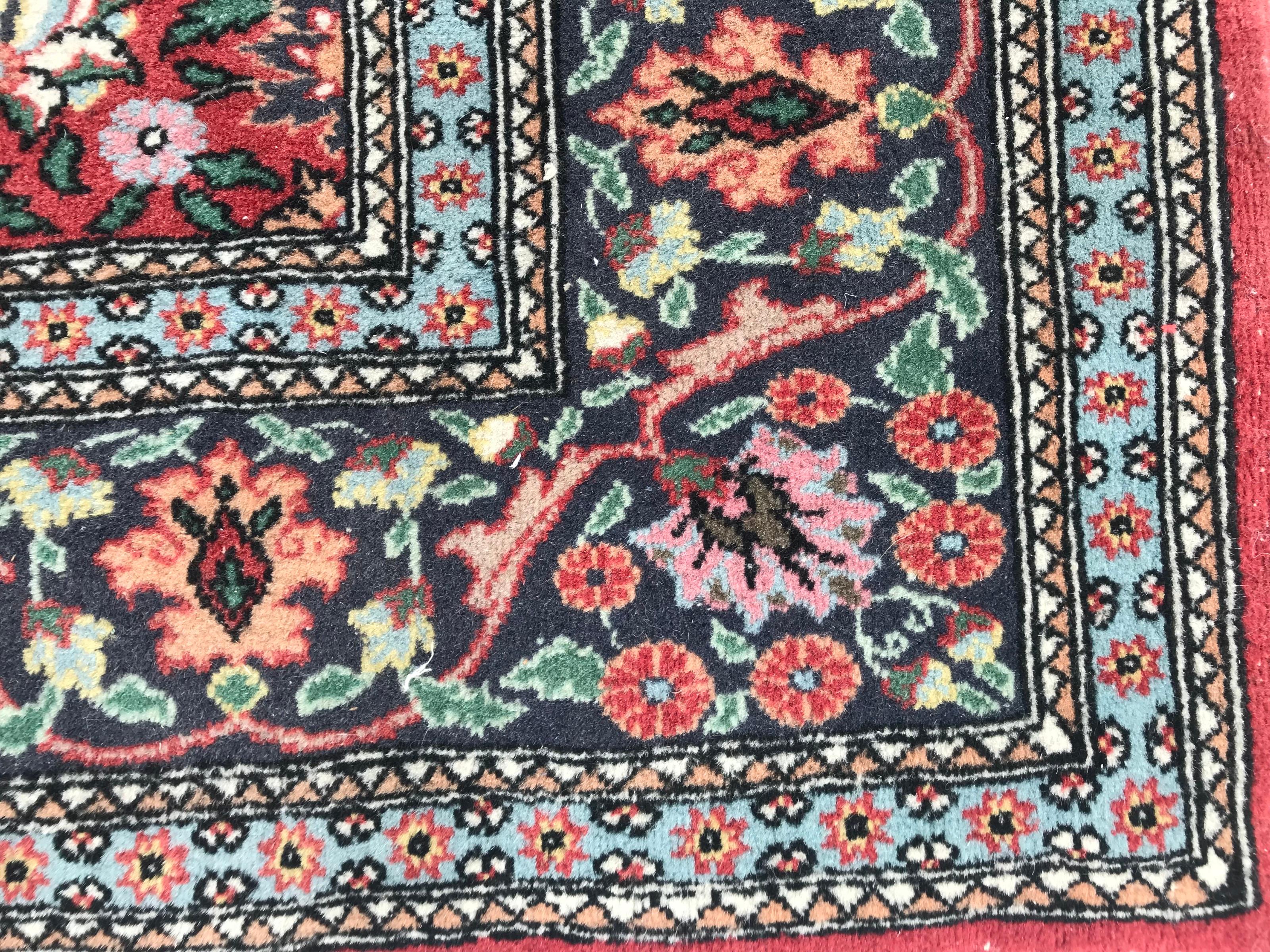 Bobyrug's Beautiful Vintage Fine Turkish Hereke Rug (20. Jahrhundert) im Angebot