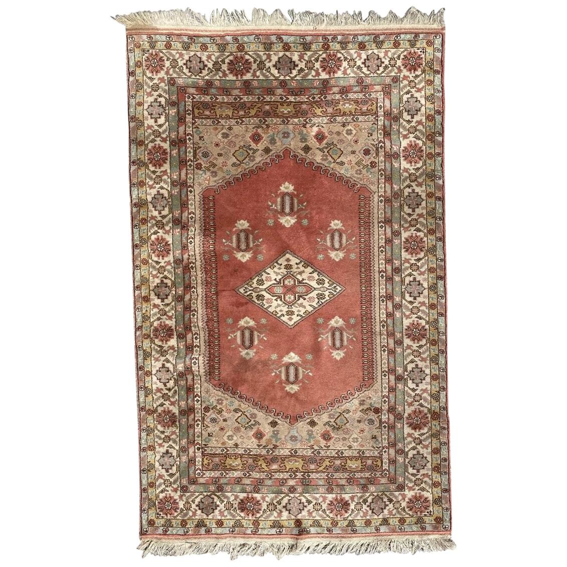 Schöner feiner türkischer Vintage-Teppich im Angebot