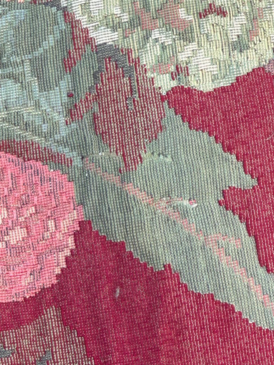 Precioso tapiz Jaquar francés vintage con diseño de cesta de flores en venta 6