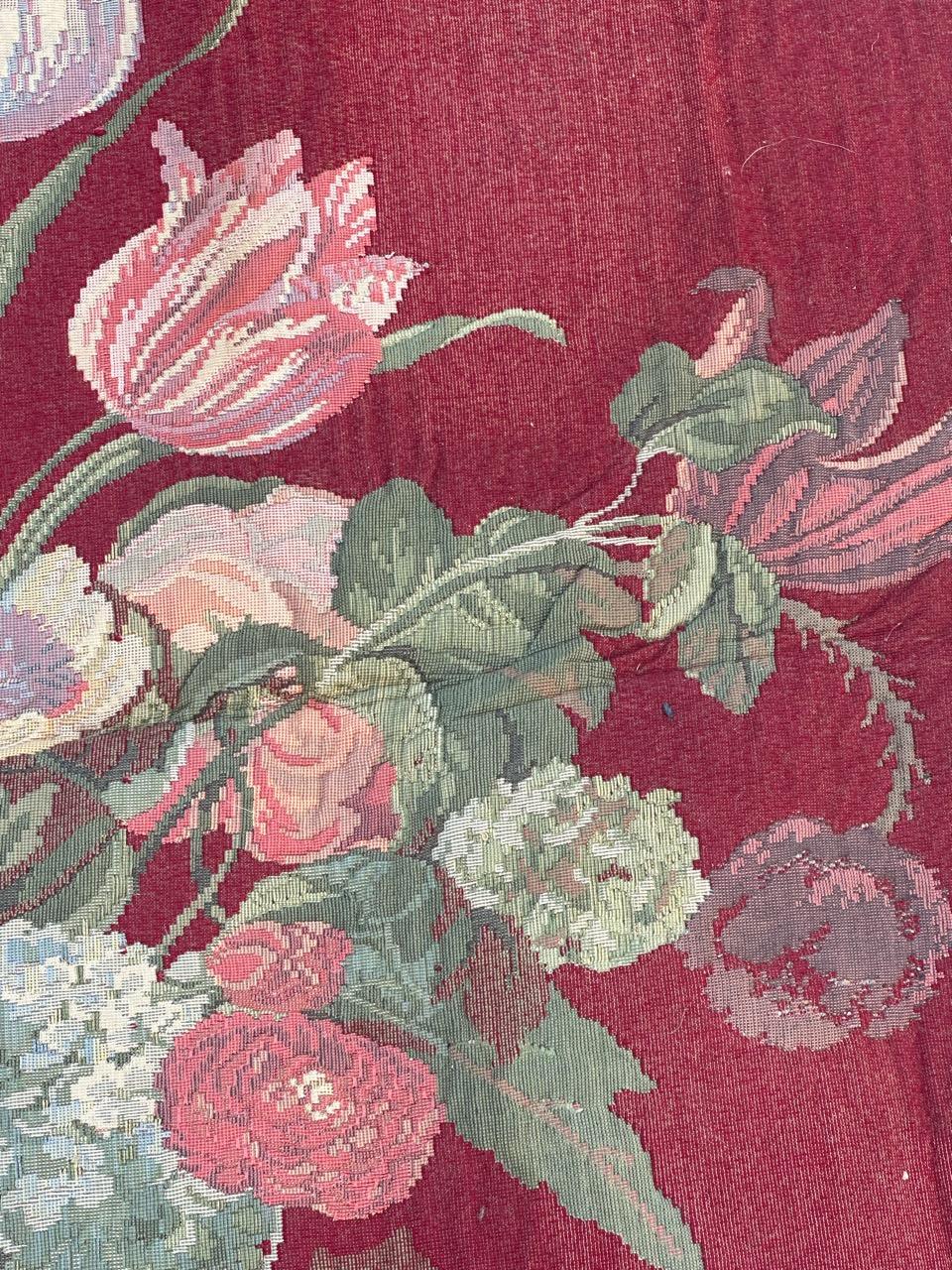 Precioso tapiz Jaquar francés vintage con diseño de cesta de flores Hecho a máquina en venta