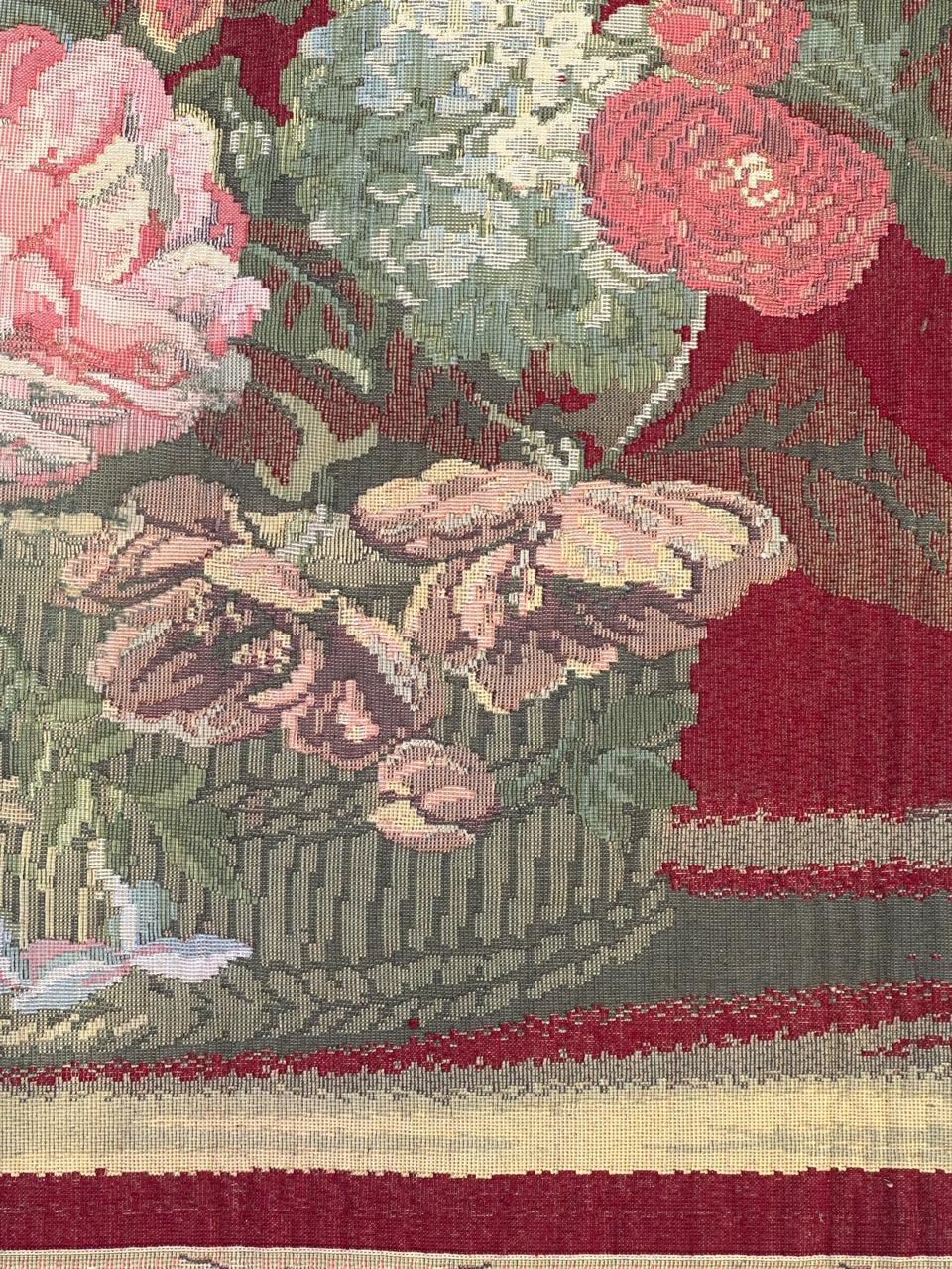 Precioso tapiz Jaquar francés vintage con diseño de cesta de flores en venta 1