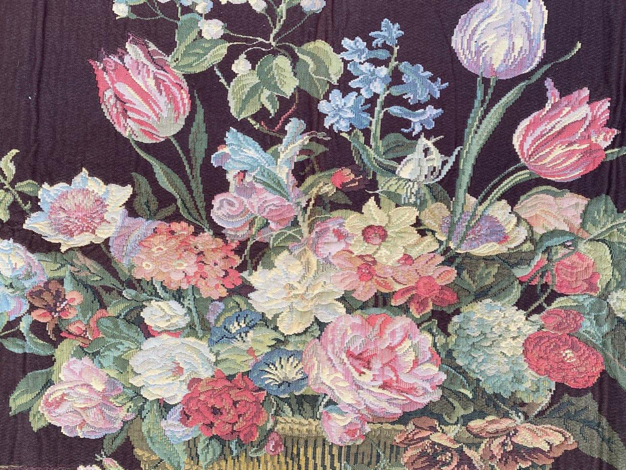 Nice French Aubusson style tapestry, with beautiful design of a bouquet of flowers and beautiful colors, mechanical Jaquar manufacturing with wool and cotton.