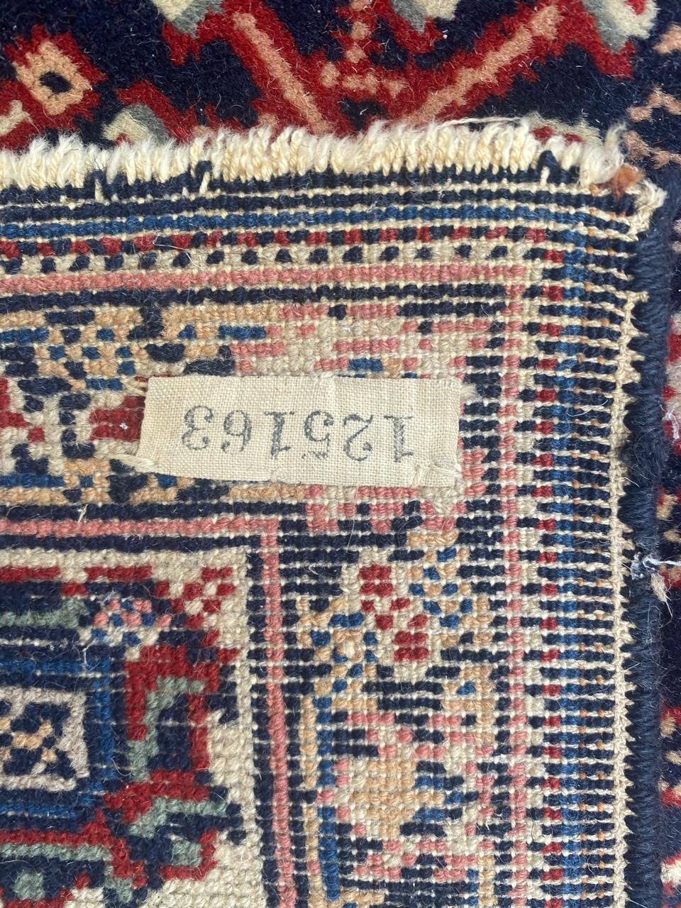 Schöner französischer Vintage-Teppich im persischen Design, geknüpft im Angebot 3